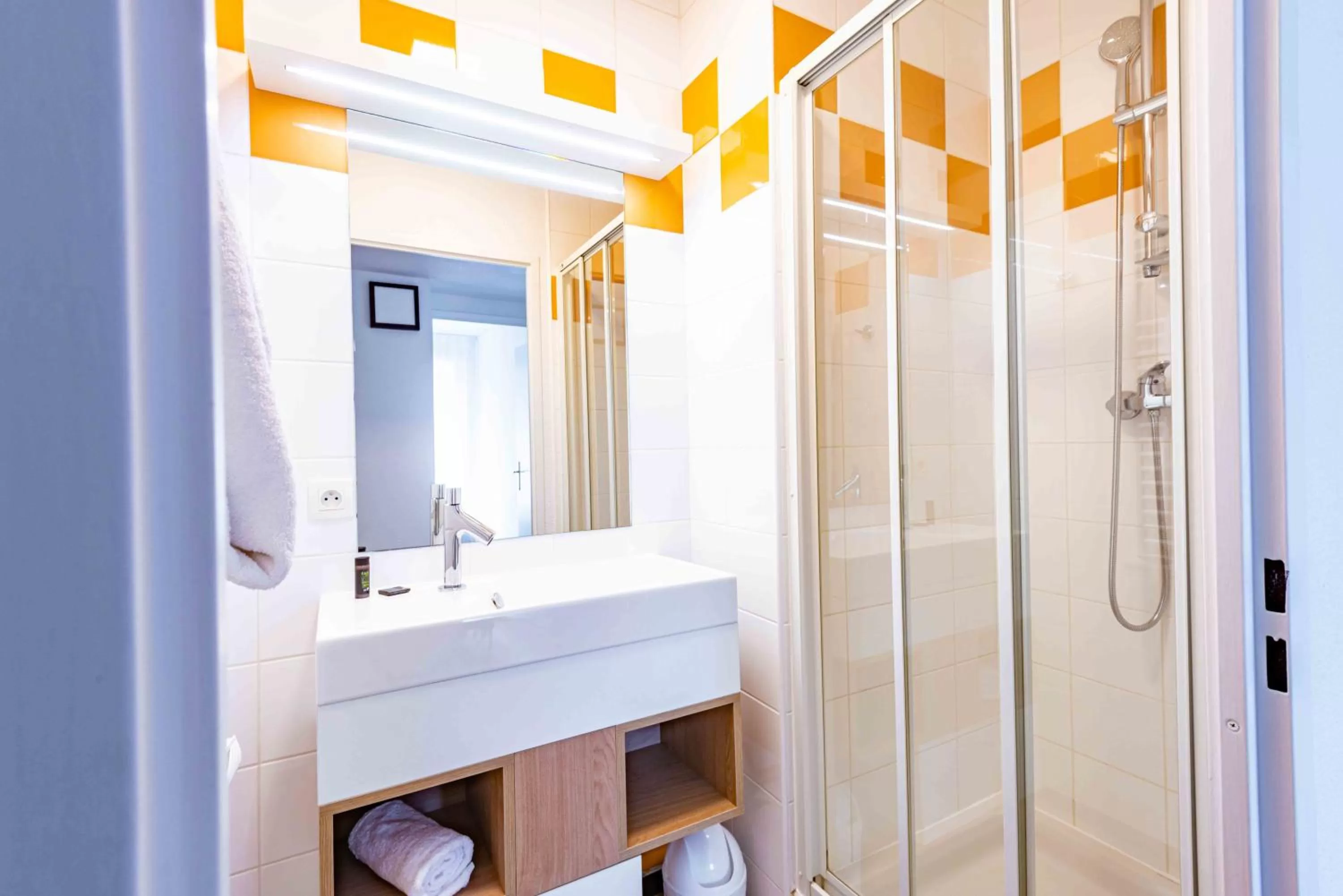 Bathroom in Apparthotel Le Hüb Grenoble