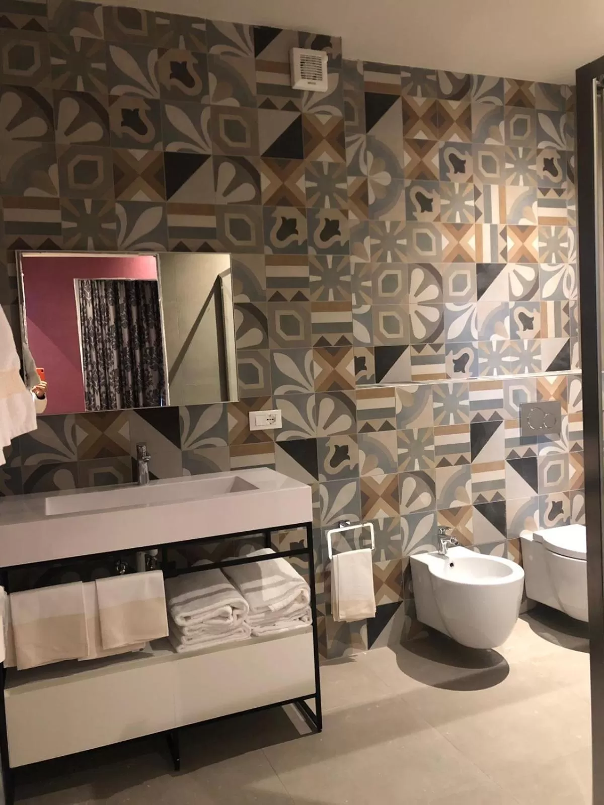 Bathroom, Bed in Zanhotel Regina