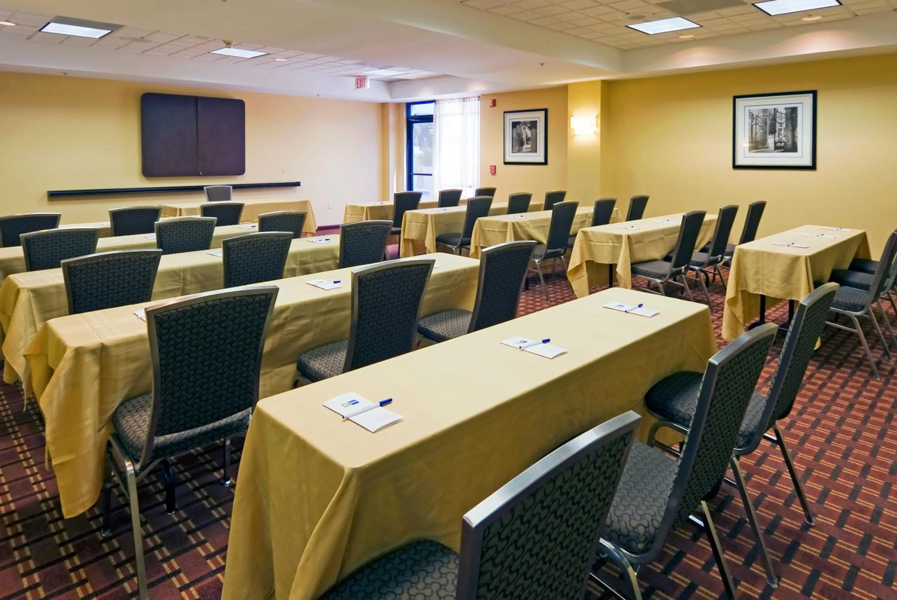 Meeting/conference room in Holiday Inn Express Hotel & Suites Kendall East-Miami by IHG
