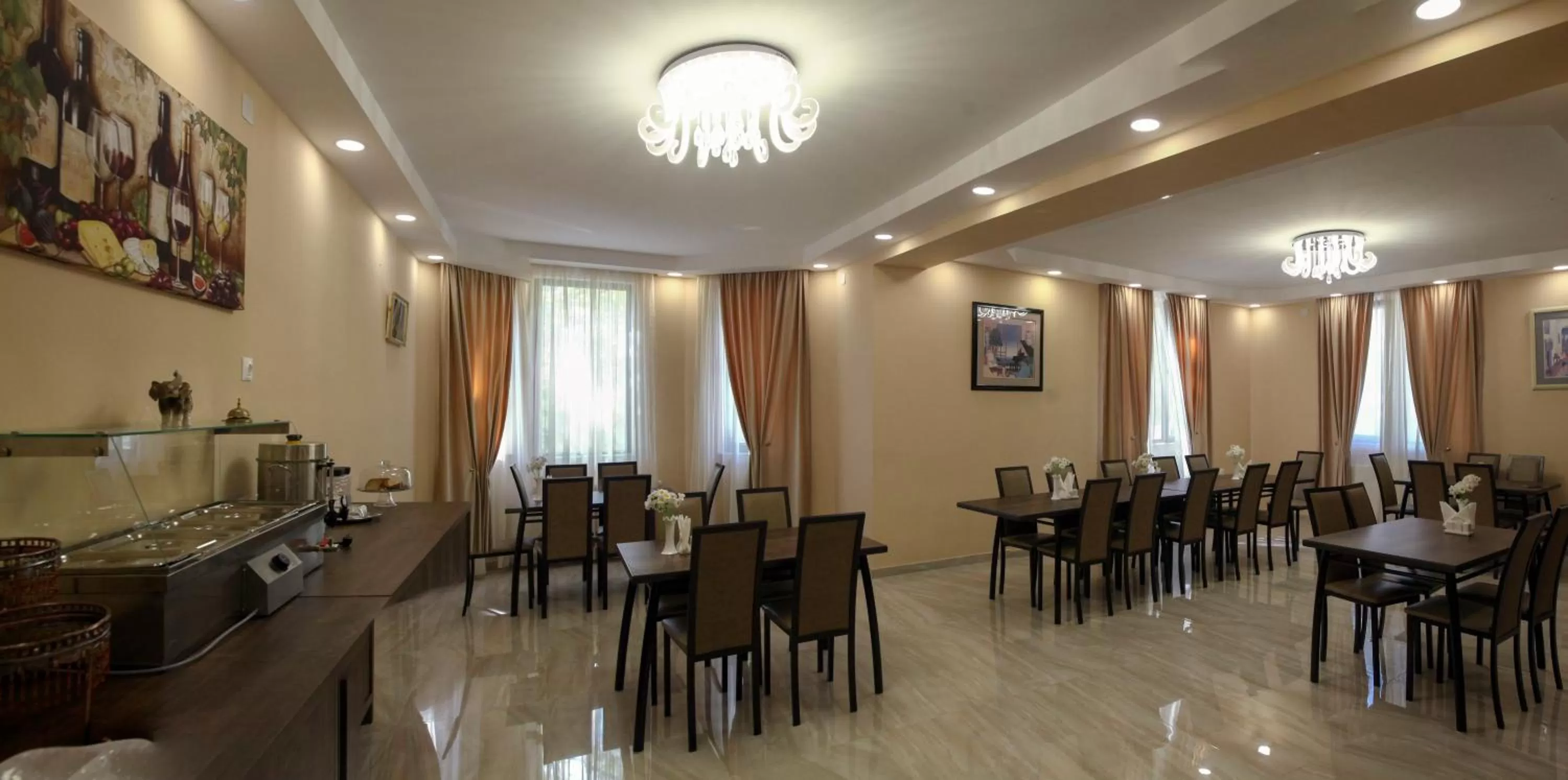 Restaurant/places to eat in Hotel Patriot