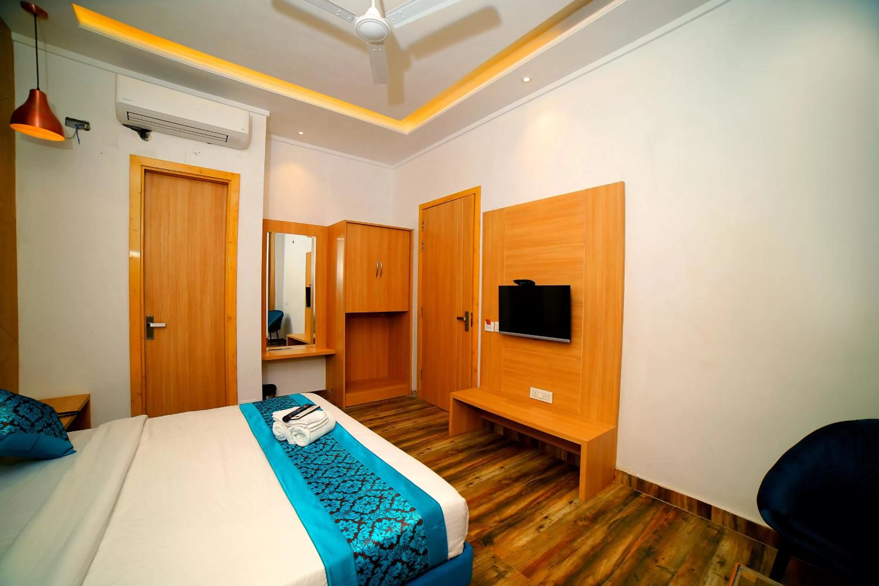 Photo of the whole room, Bed in Hotel Diamond View