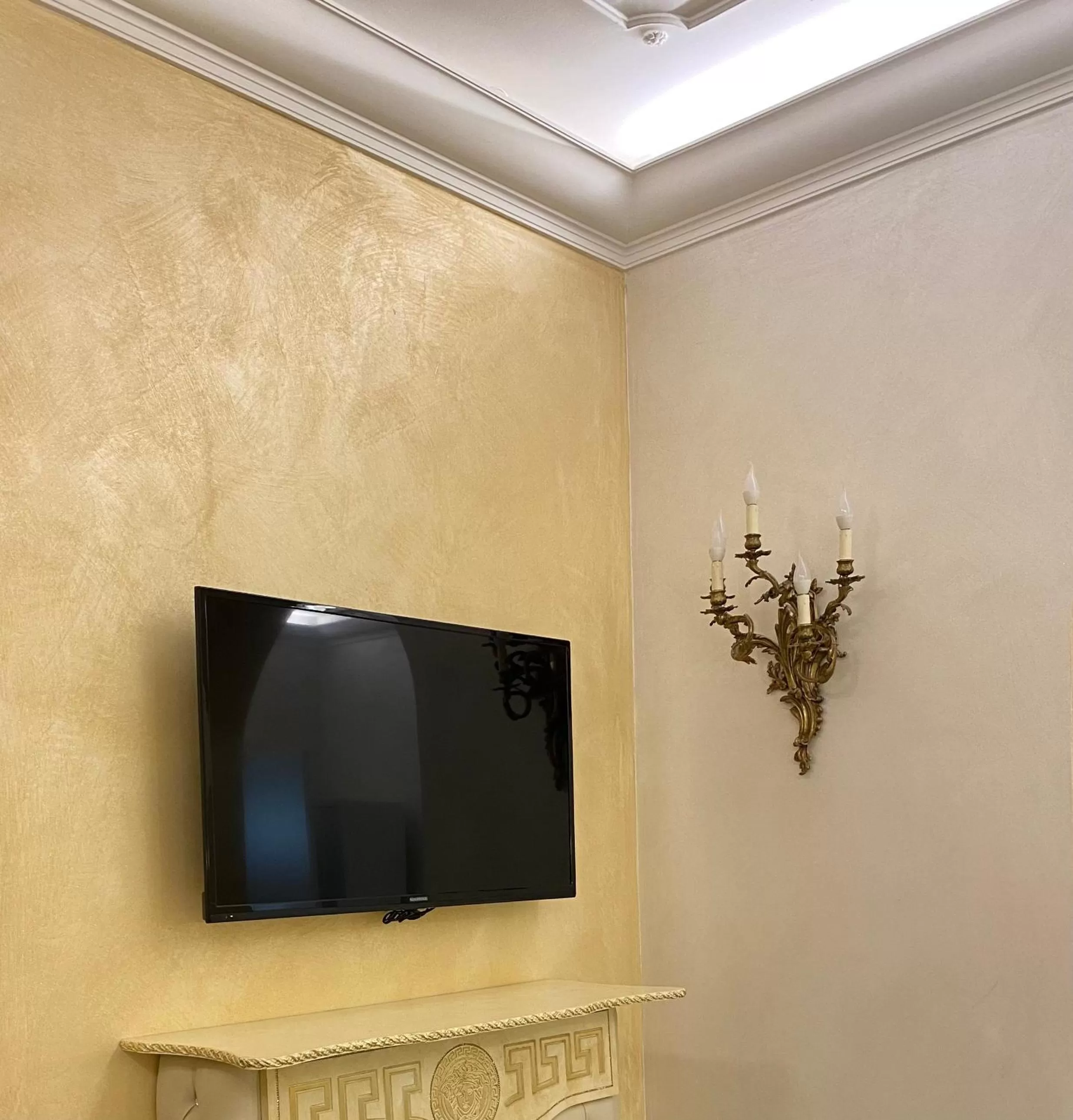 TV and multimedia in Suite Incentro Salerno