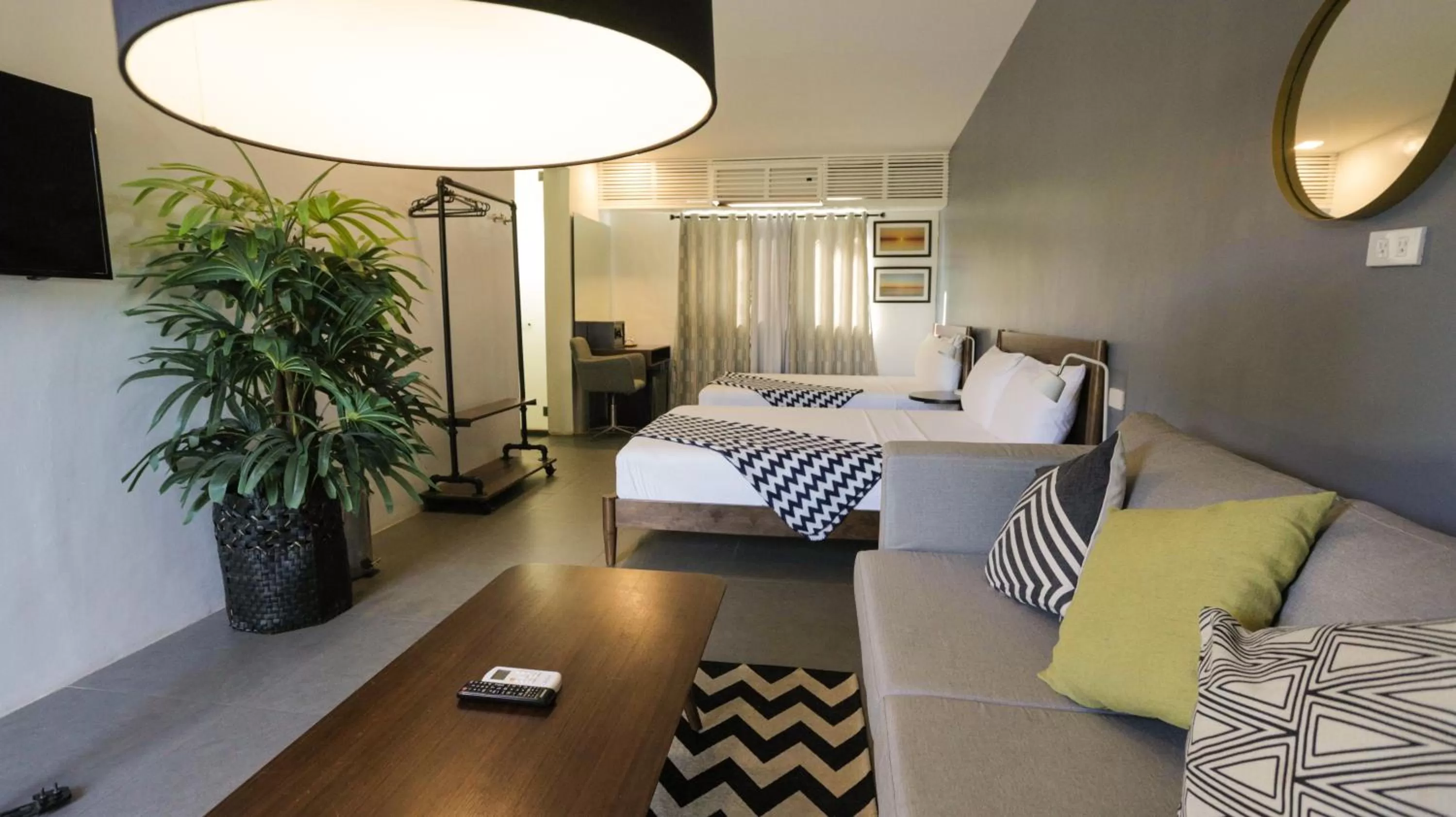 Living room, Bed in Treetop Suites