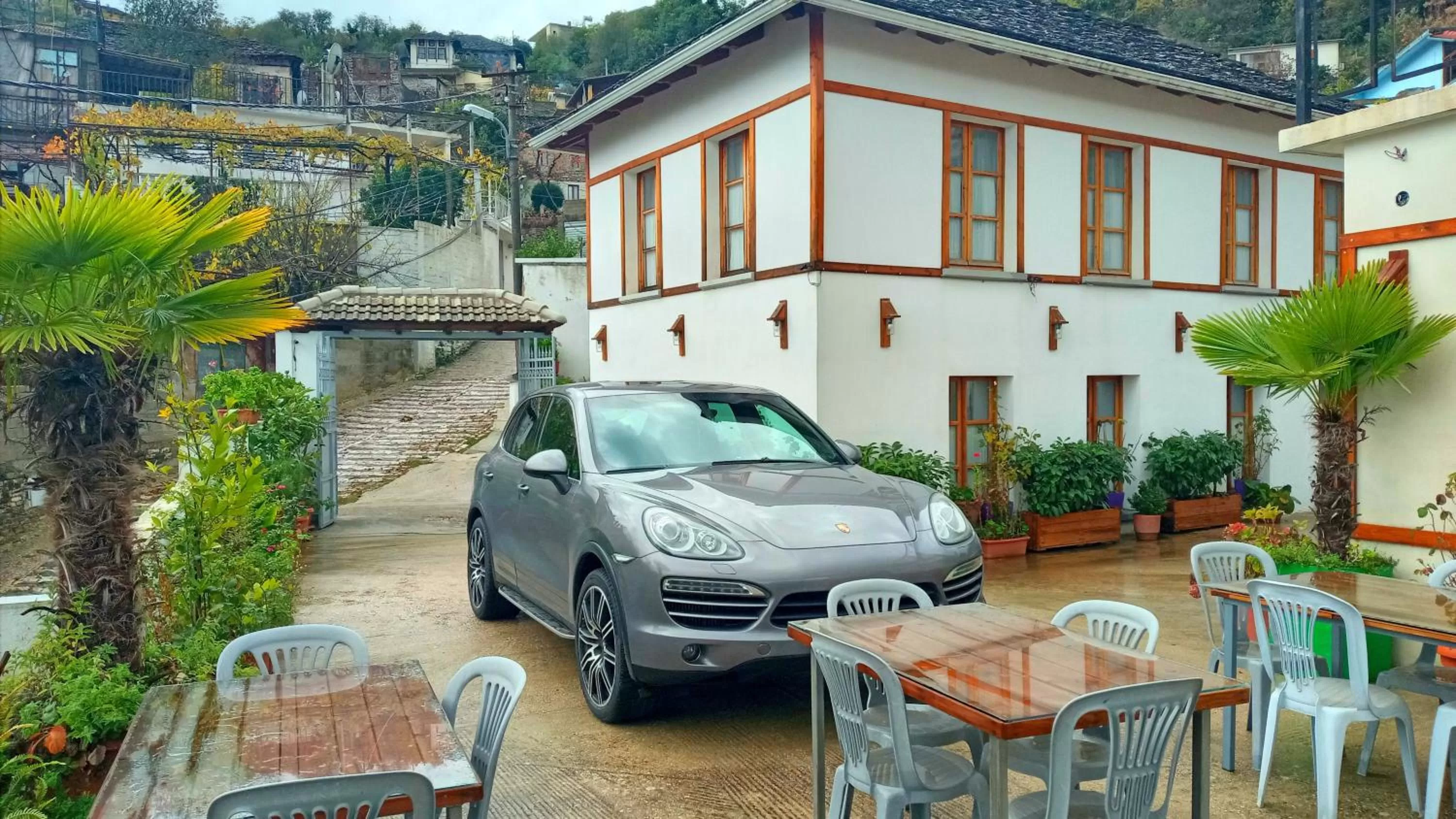 Property Building in Hotel Bebej Tradicional