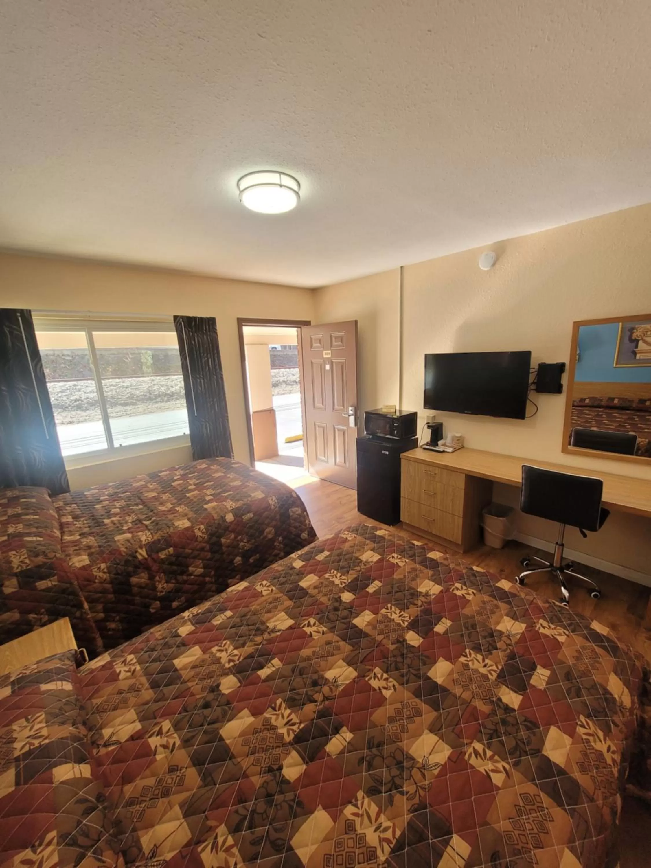 Bed in Economy Inn Sylva