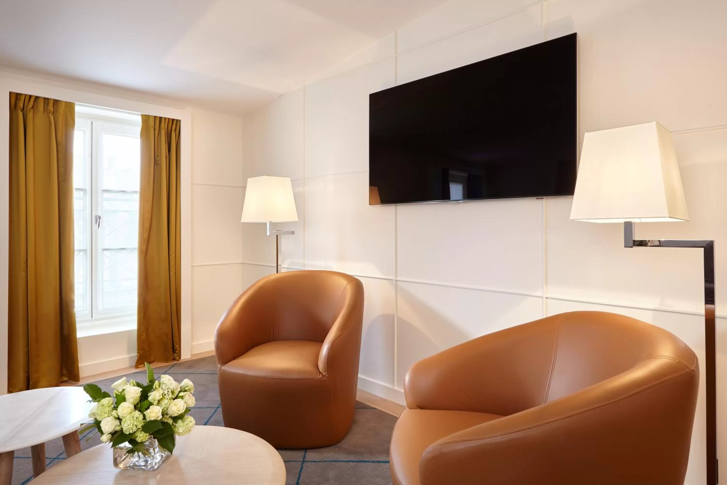 TV and multimedia in Hotel Opéra Richepanse