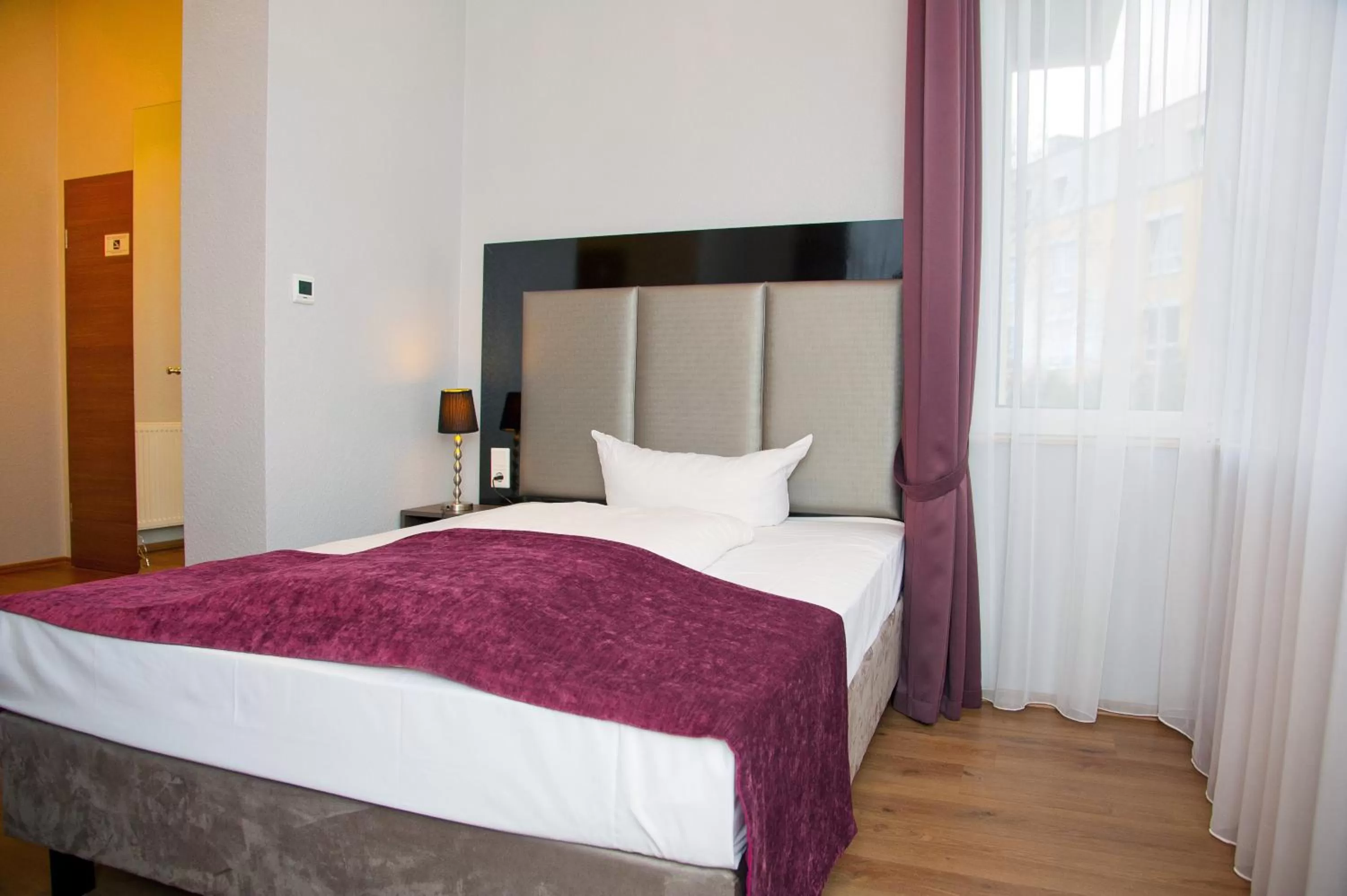 Photo of the whole room, Bed in Arena Villa am Wasserpark