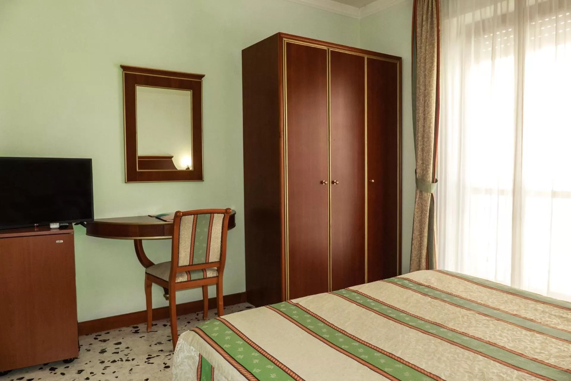 Bedroom, Bed in Hotel Astoria