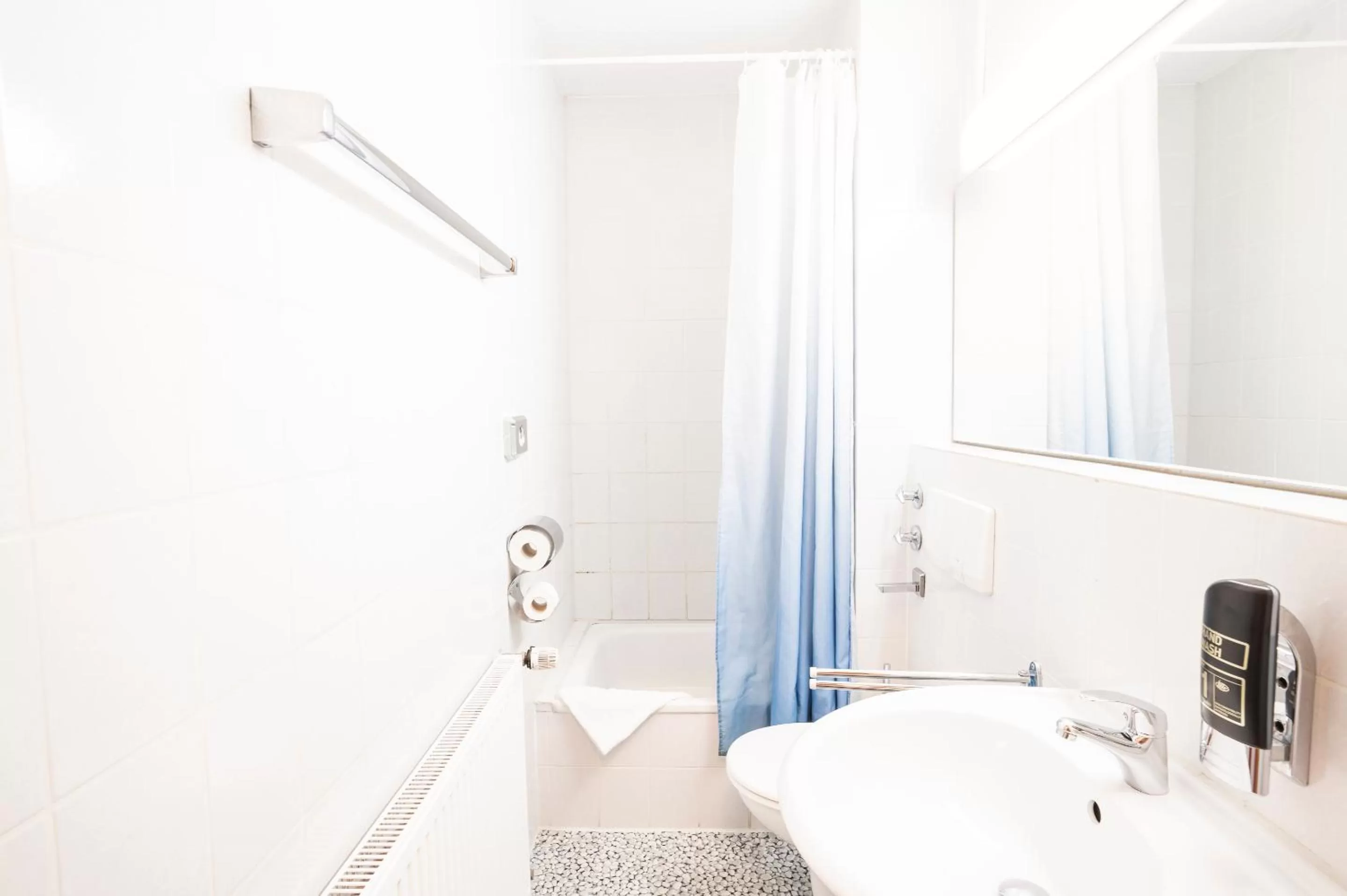 Shower in Hotel Astoria am Urachplatz