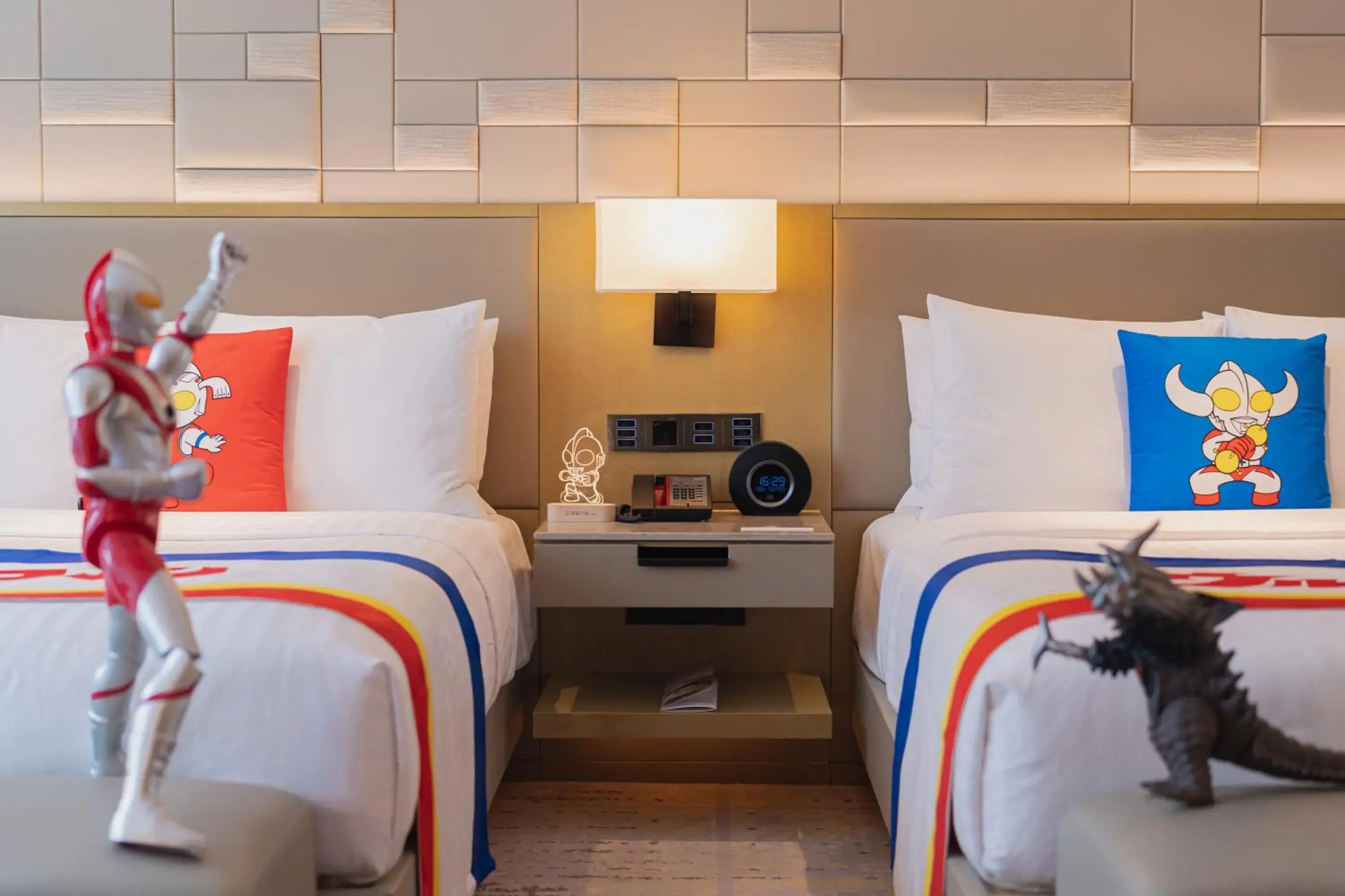 Family Room with Two Twin Beds and Twin Towers View in Chengdu Marriott Hotel Financial Centre Family Room with Two Twin Beds and Twin Towers View in Chengdu Marriott Hotel Financial Centre