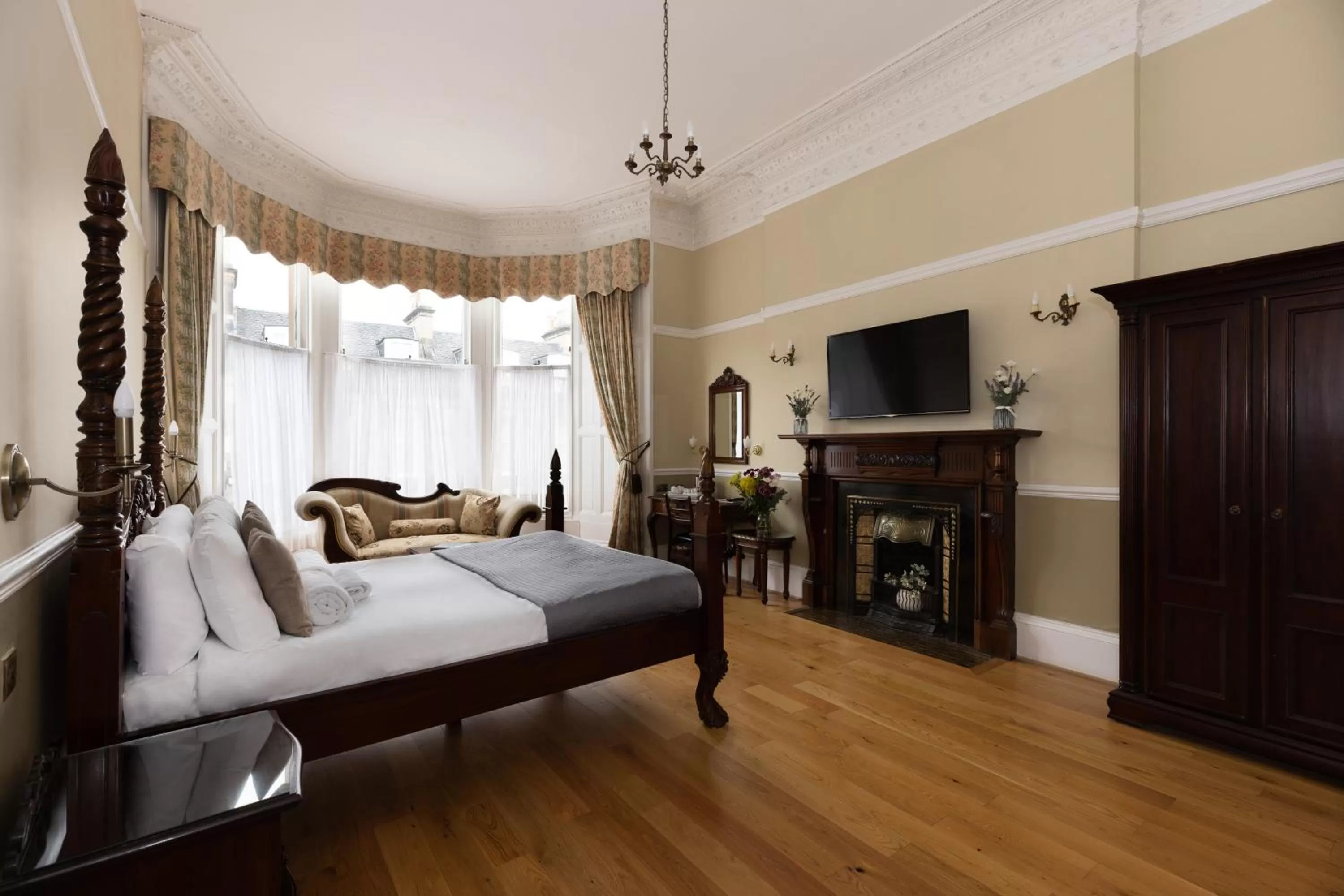 Bedroom, Bed in The Haymarket Hotel