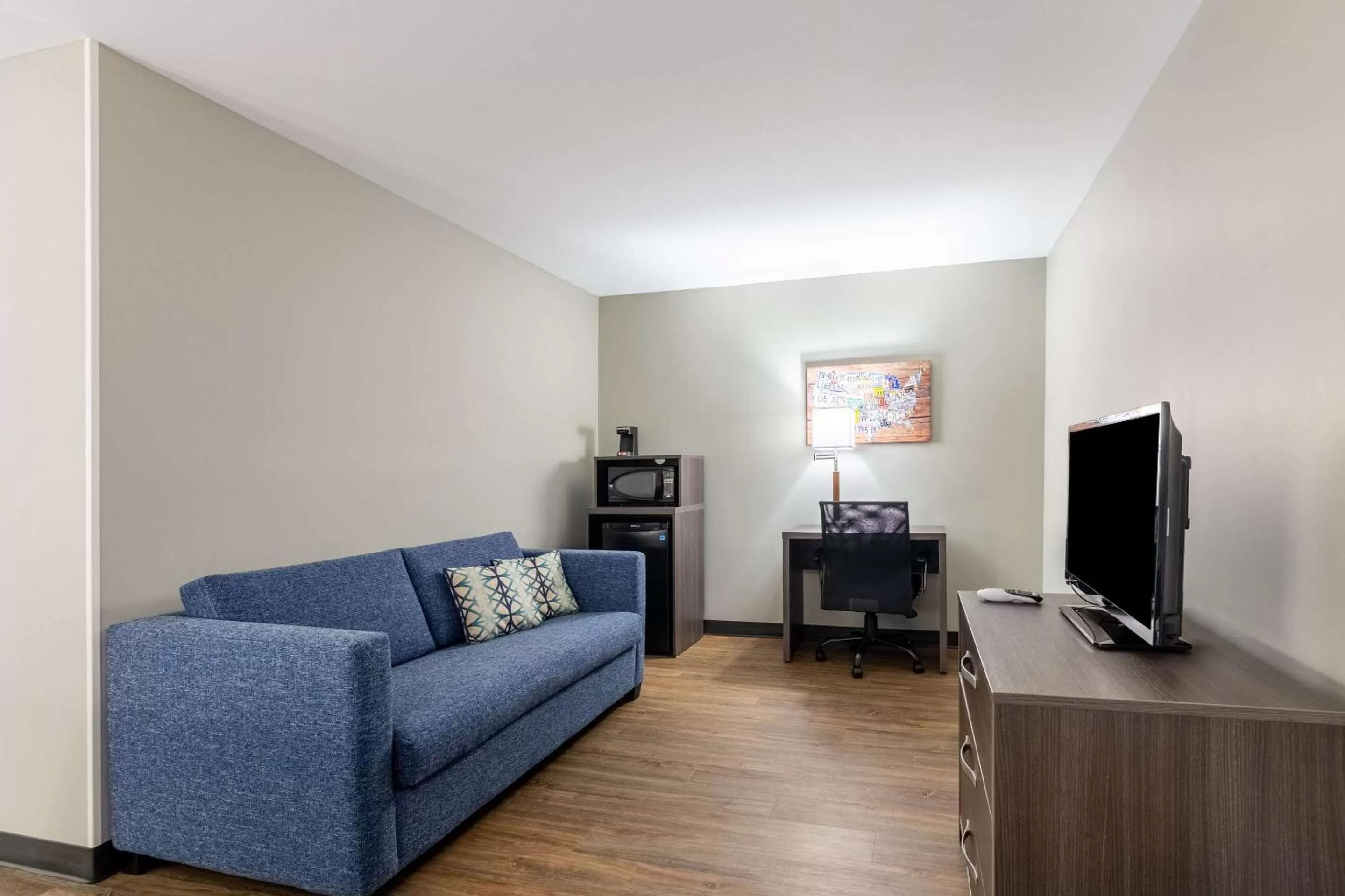 Photo of the whole room in Econo Lodge Dayton North