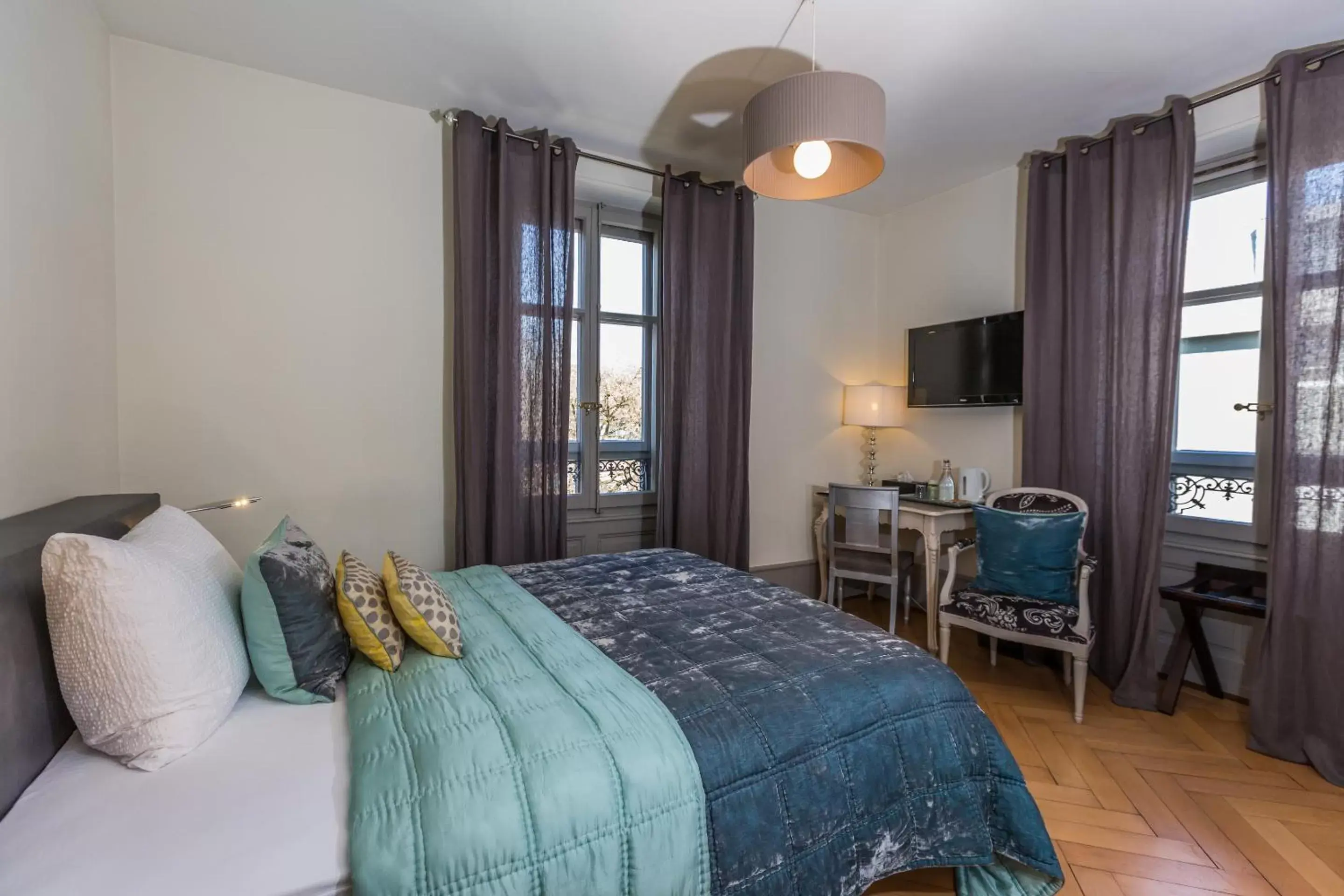 Small Double Room in La Maison d'Igor Small Double Room in La Maison d'Igor