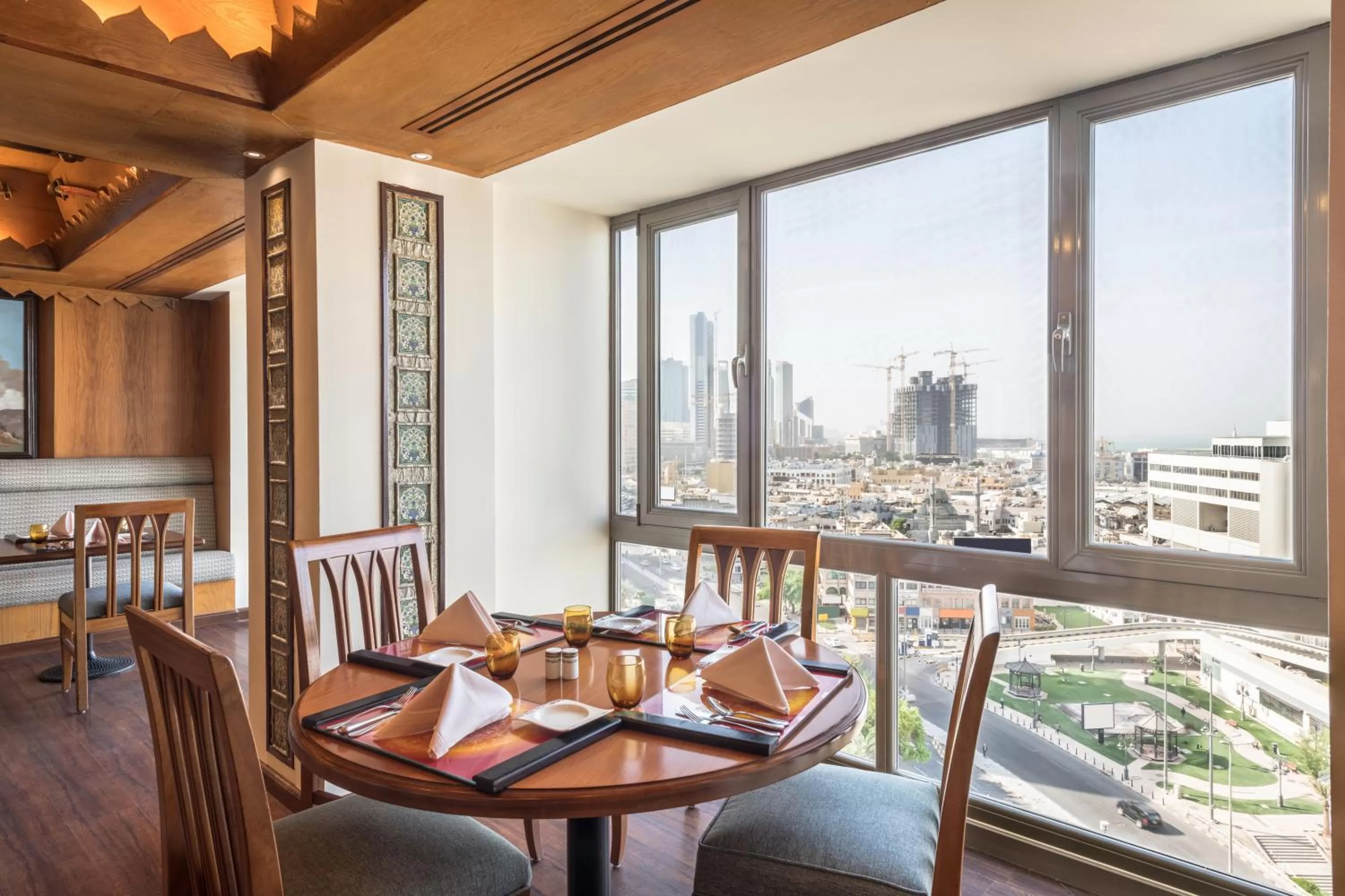 Restaurant/places to eat in Oasis Hotel