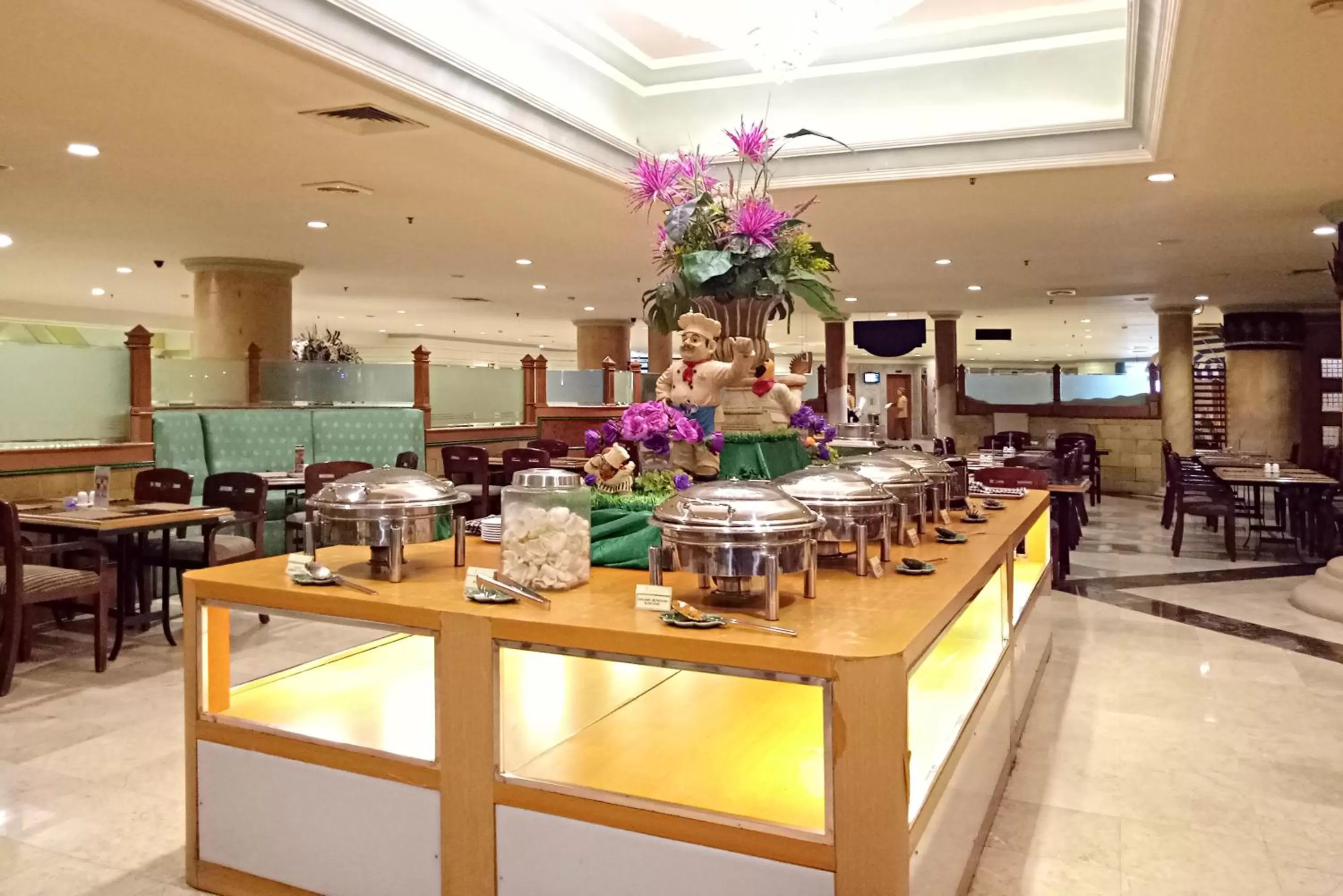 Restaurant/places to eat in Tunjungan Hotel