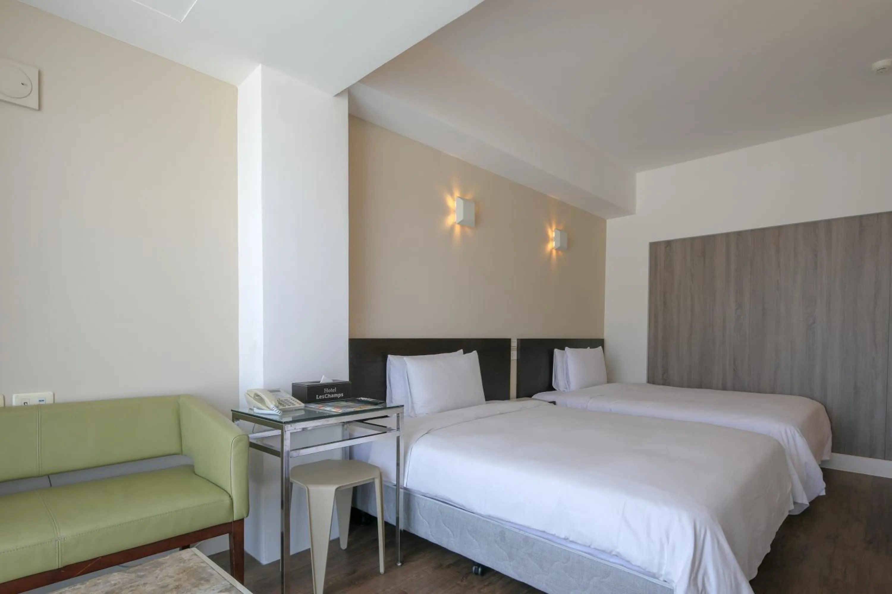 Photo of the whole room, Bed in Hotel Les Champs Hualien