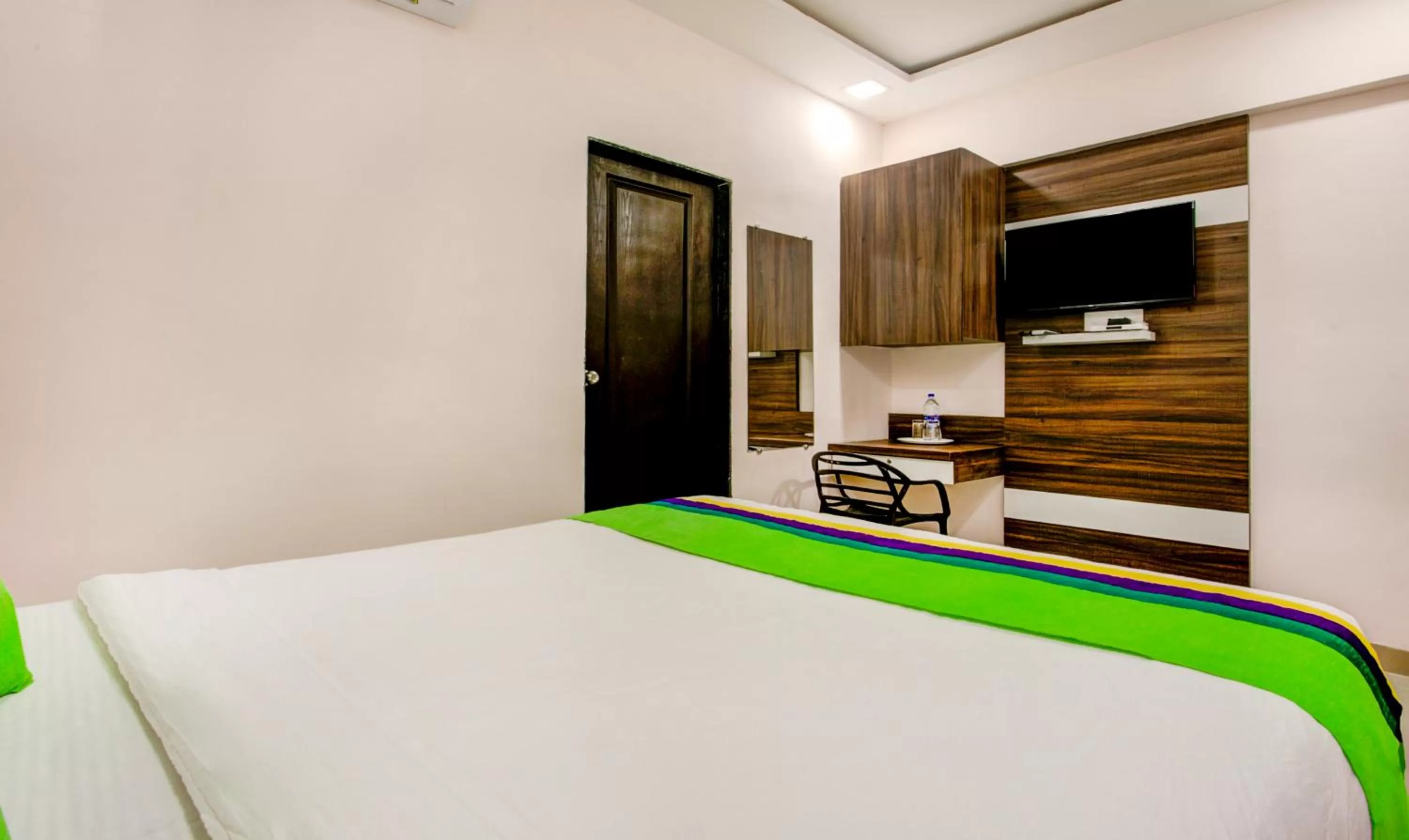 Bed in Treebo Kings Inn Vashi