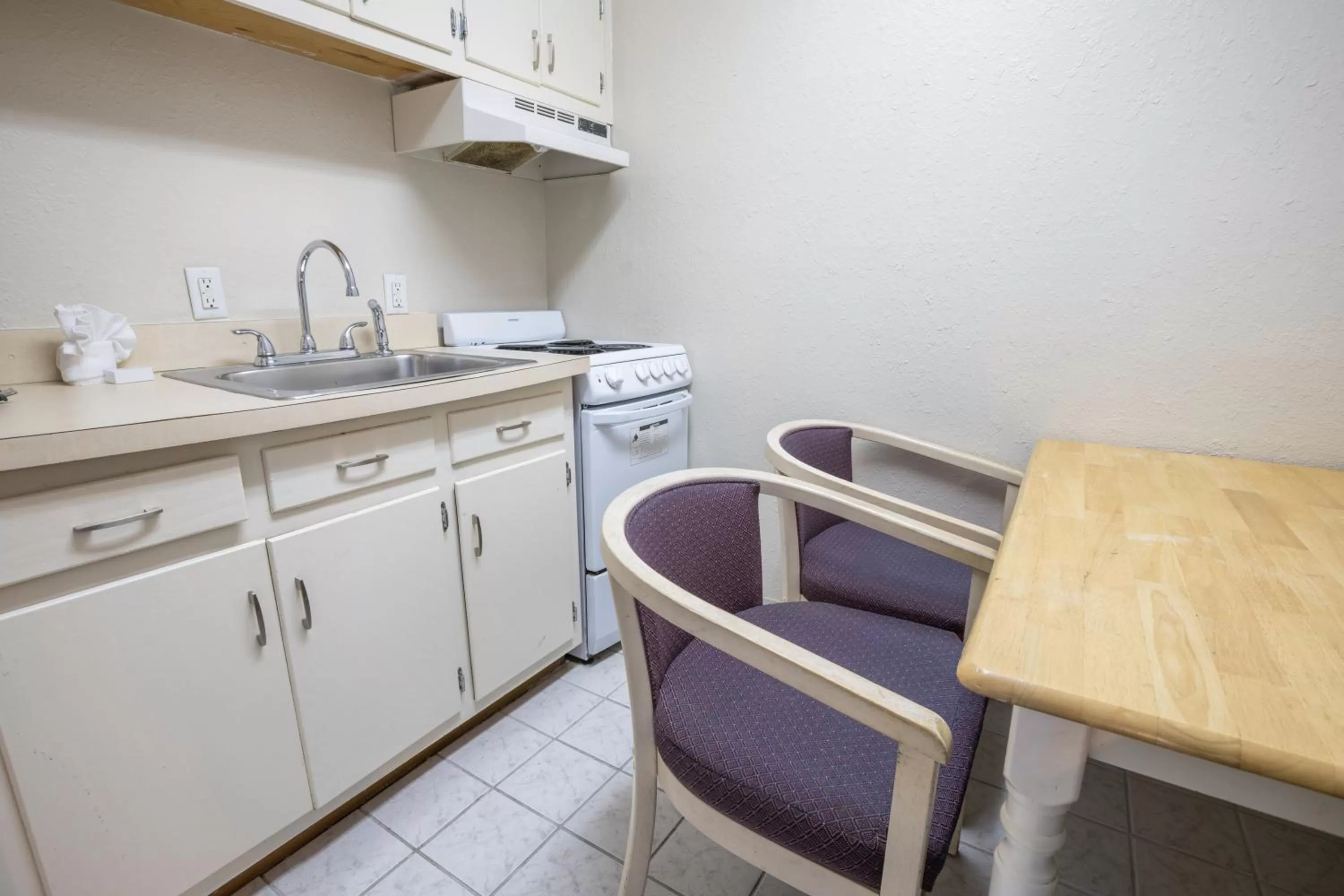 Kitchen or kitchenette in Ocean Coast Hotel at the Beach Amelia Island
