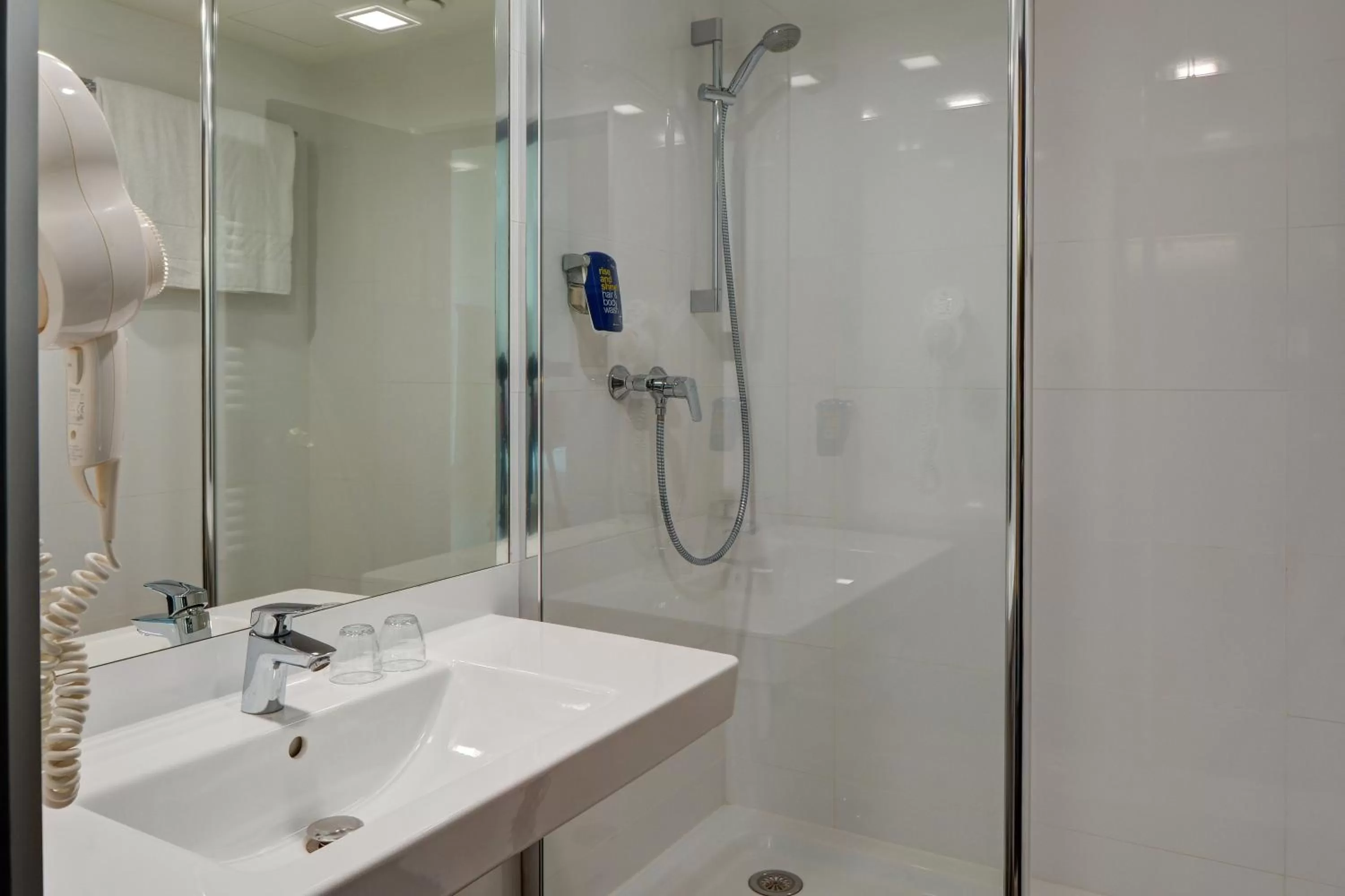 Shower in Park Inn by Radisson Danube Bratislava