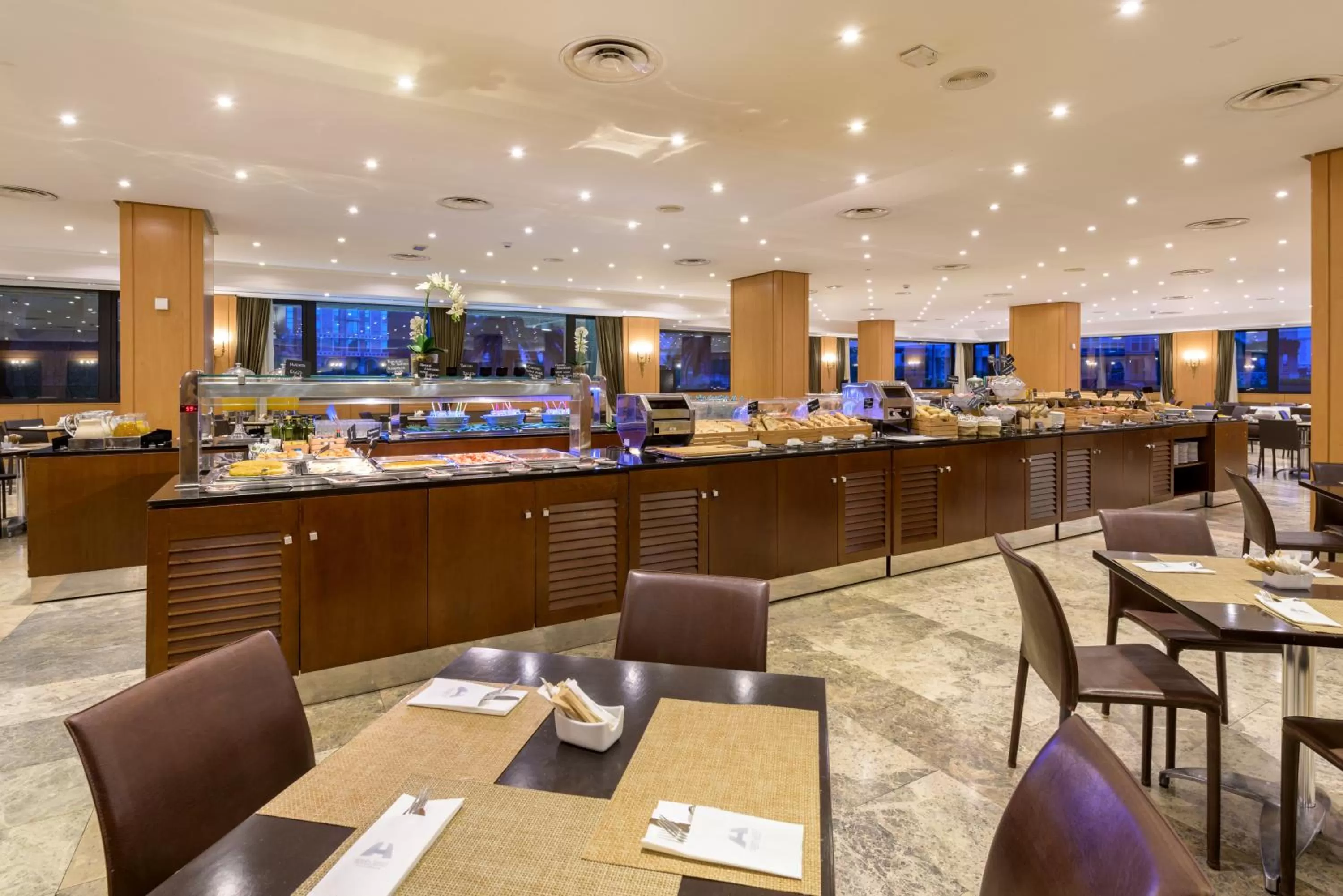 Restaurant/places to eat in Santemar