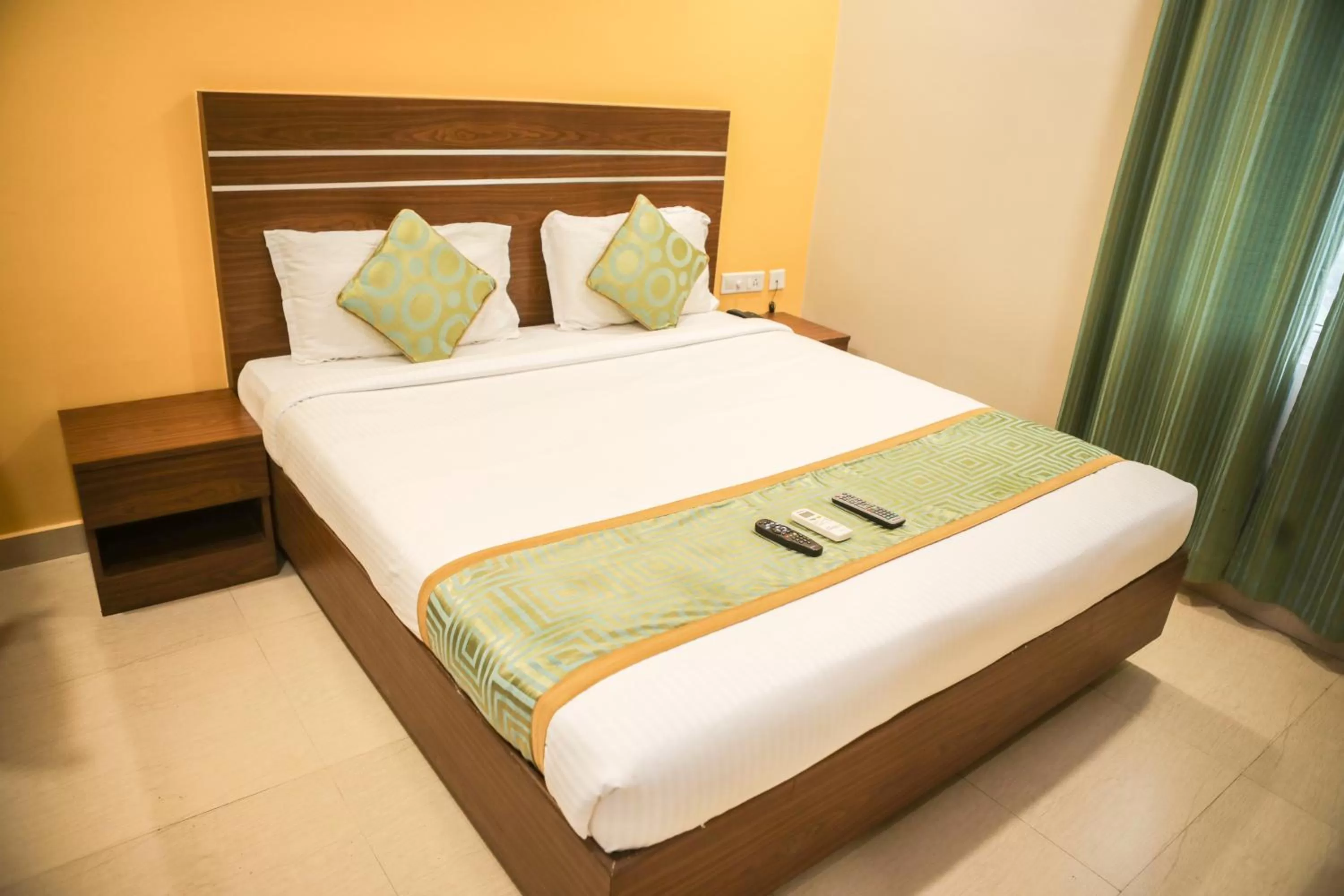 Bed in Hotel Golden Leaves