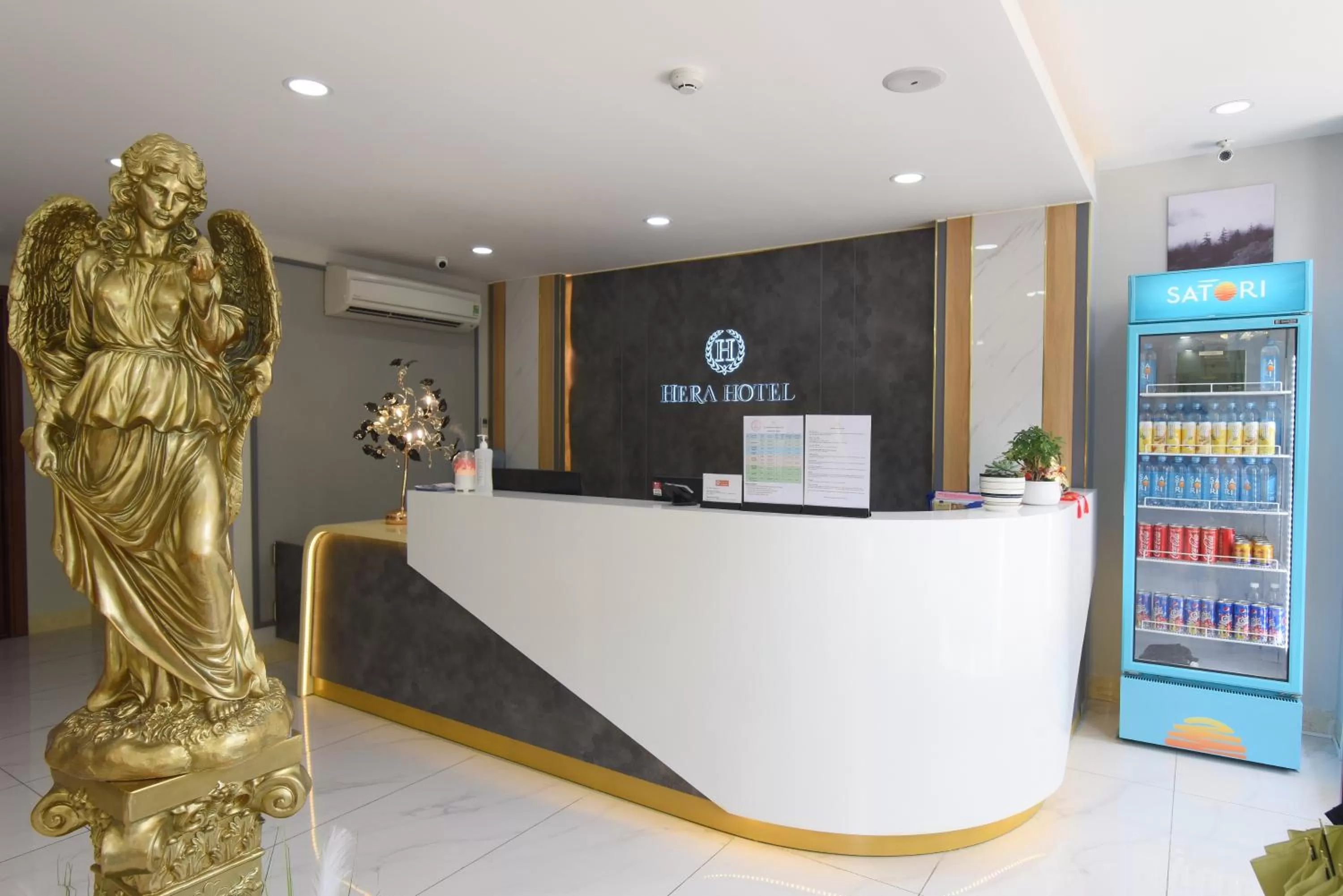 Lobby or reception in Hera Hotel Airport