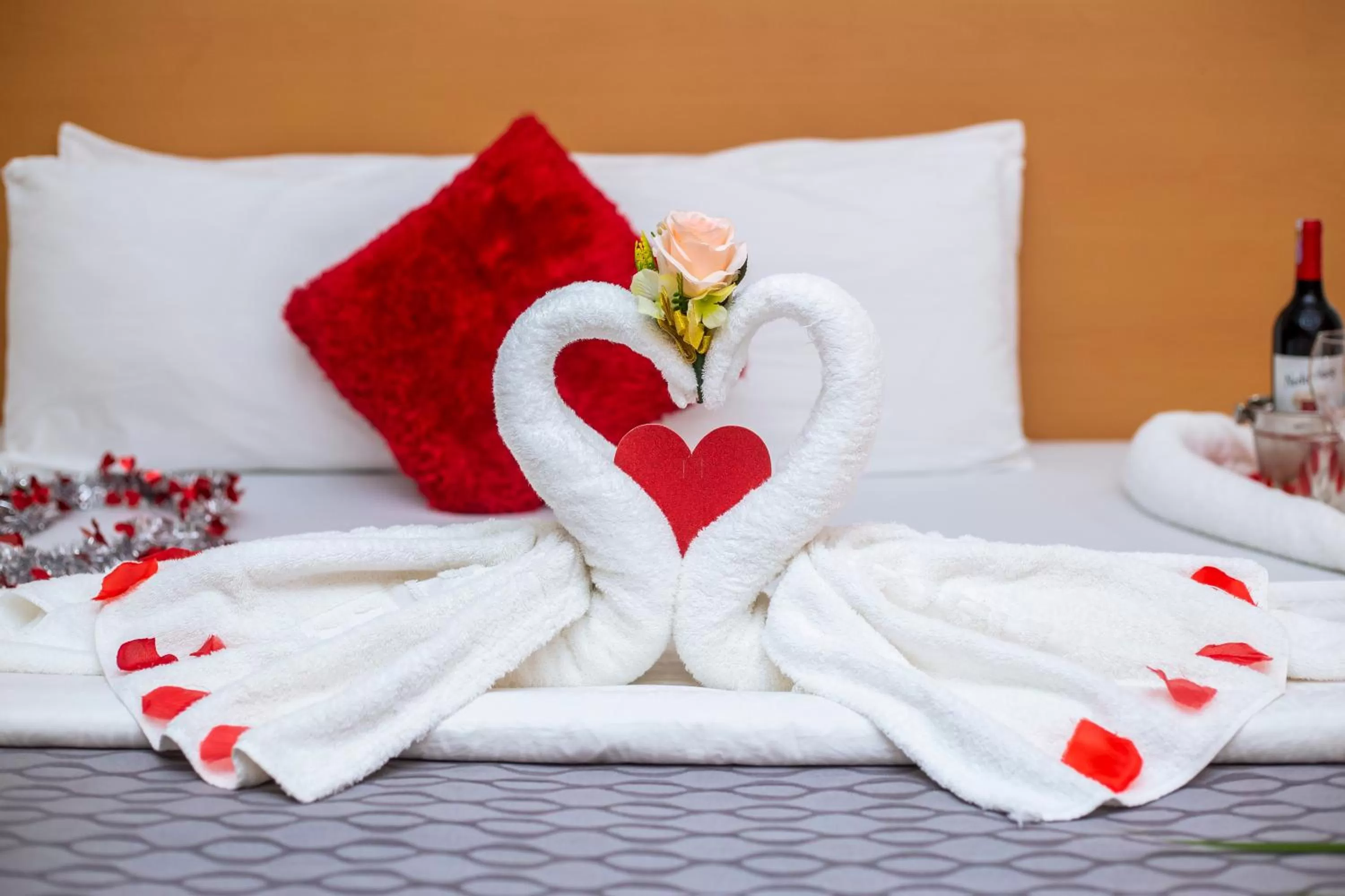 Bedroom, Bed in Airside Hotel