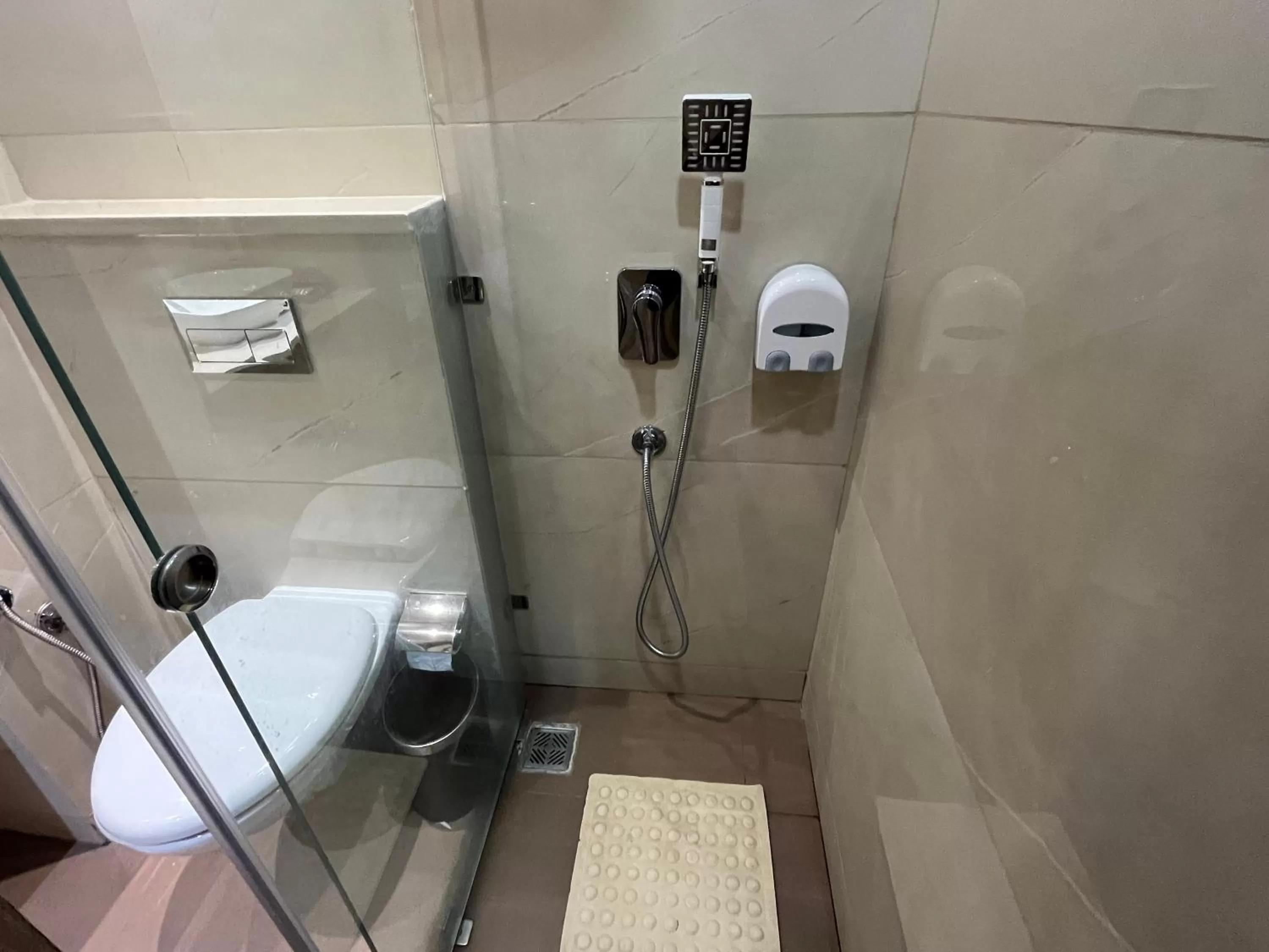 Bathroom in RRV Hotel