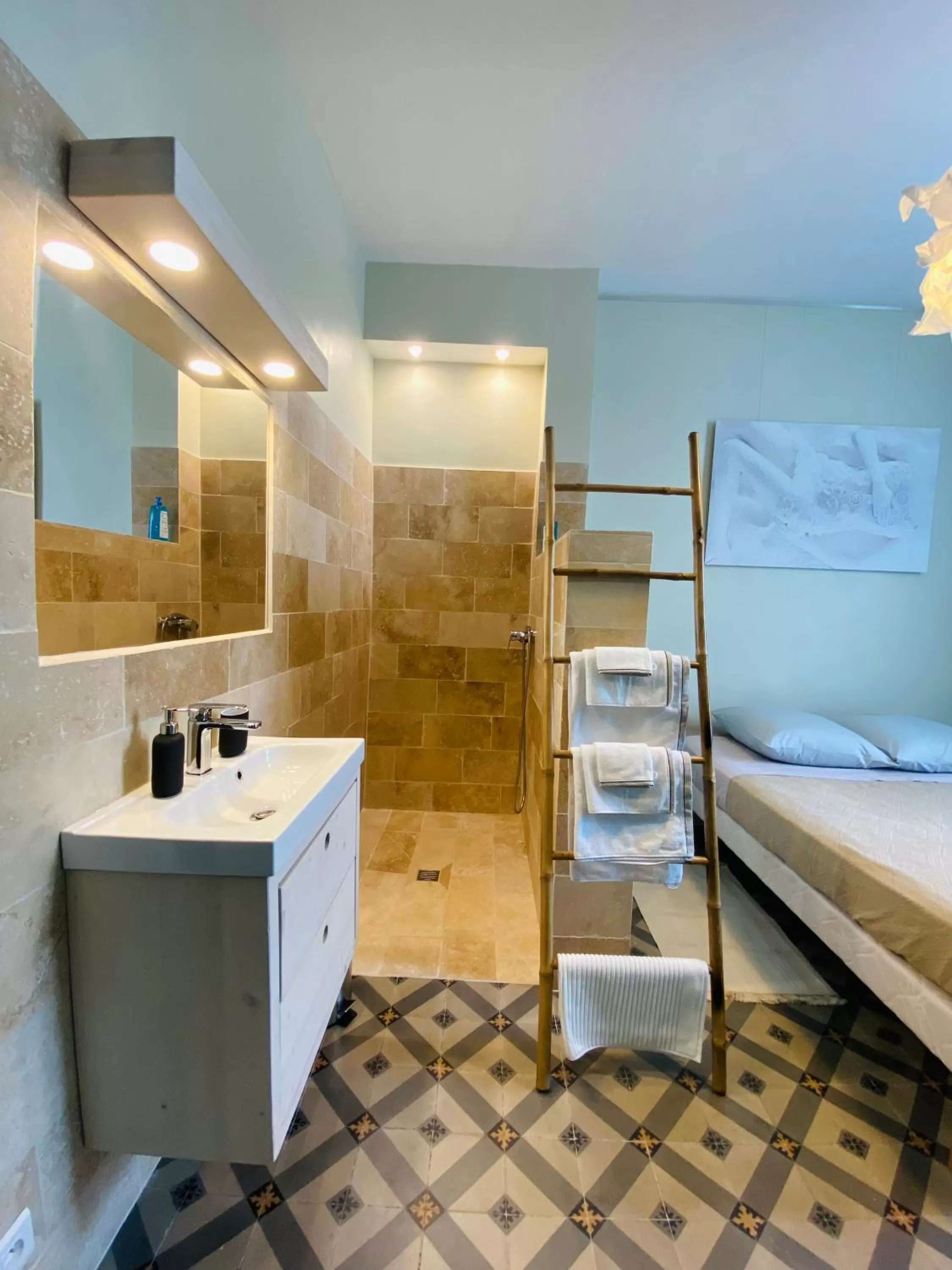 Bathroom, Bed in La maison Gerval