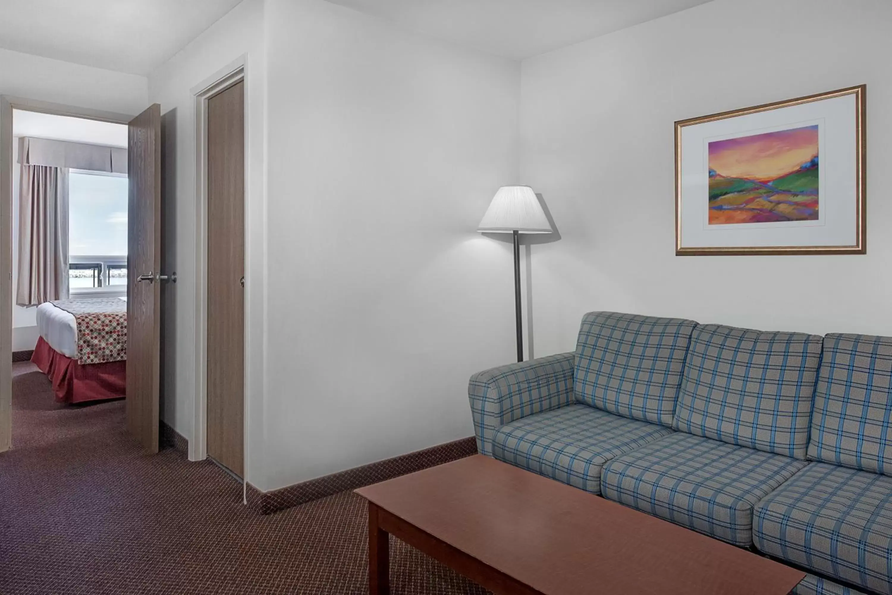 1 Queen Bed, Junior Suite, Non-Smoking in Super 8 by Wyndham Caraquet 1 Queen Bed, Junior Suite, Non-Smoking in Super 8 by Wyndham Caraquet