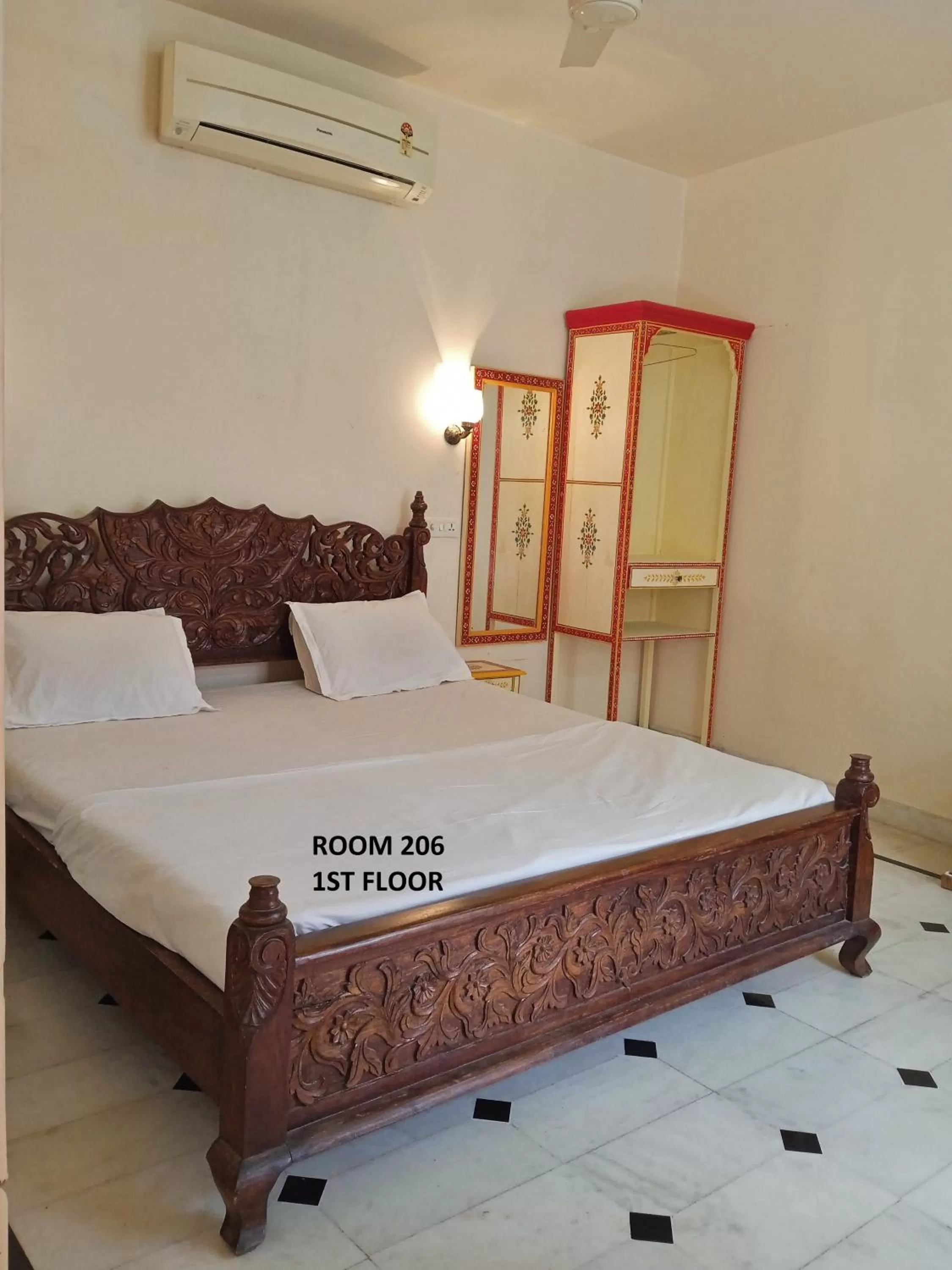 Bedroom, Bed in Rigmor haveli