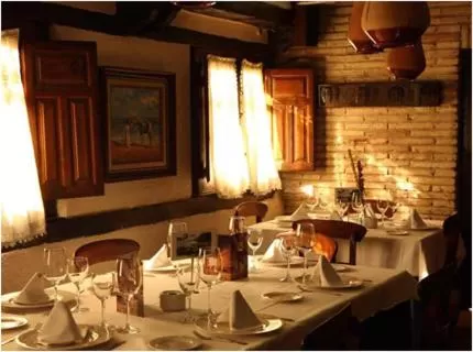 Restaurant/places to eat in Hotel El Águila