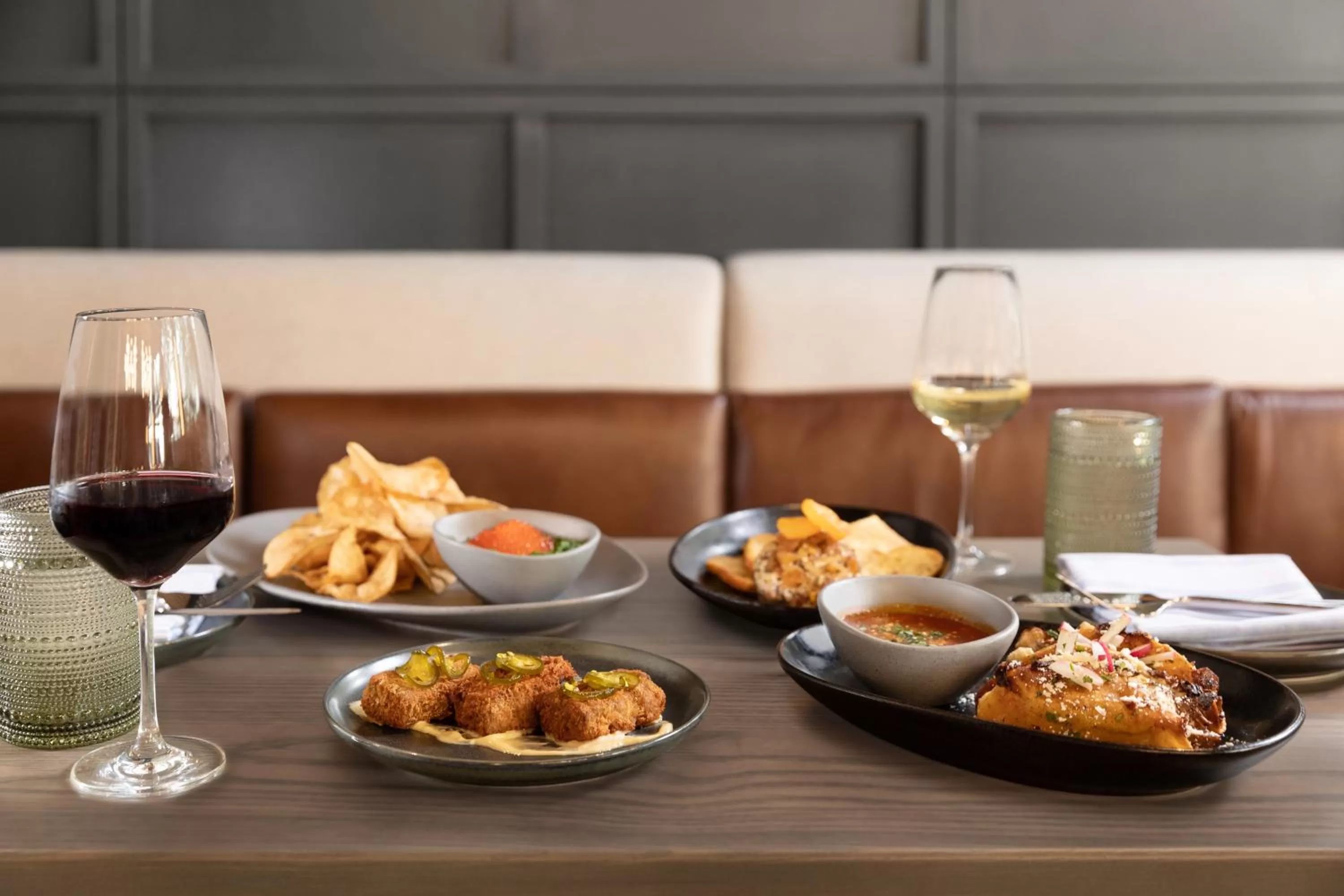 Restaurant/places to eat in The Slate Hotel Denver Downtown, Tapestry by Hilton