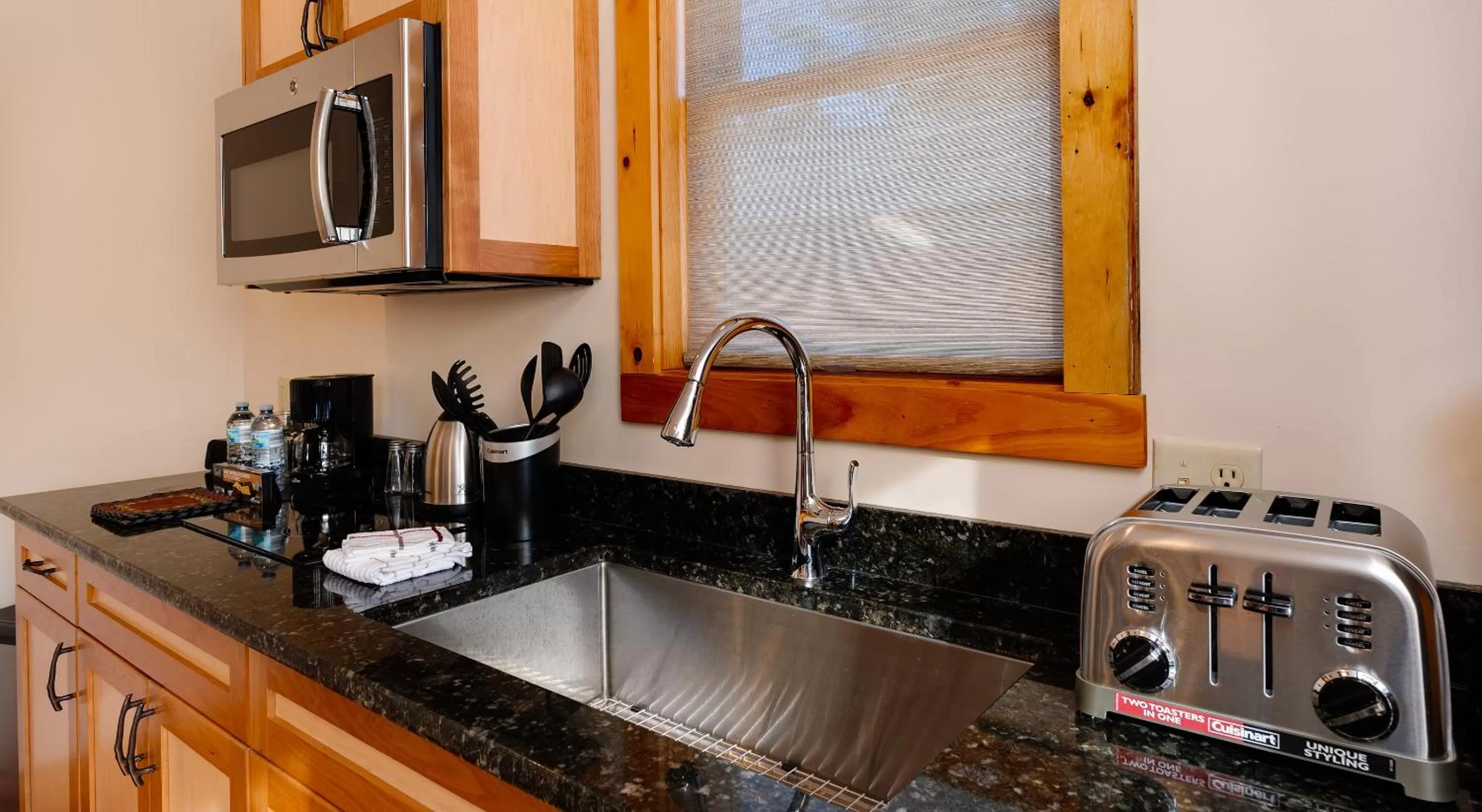 Kitchen or kitchenette in Cobble Mountain Lodge