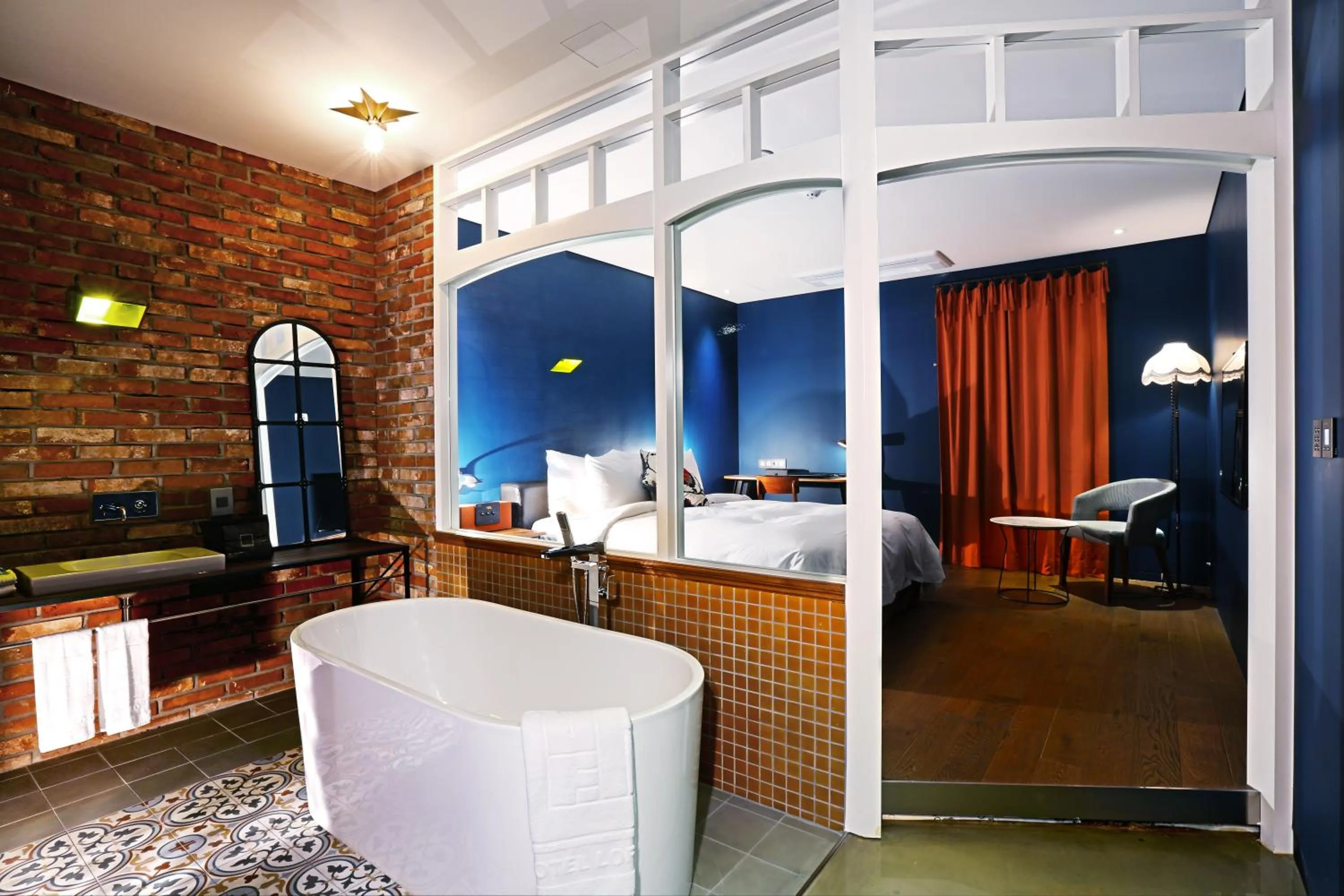Bathroom, Bed in Boutique Hotel Loft