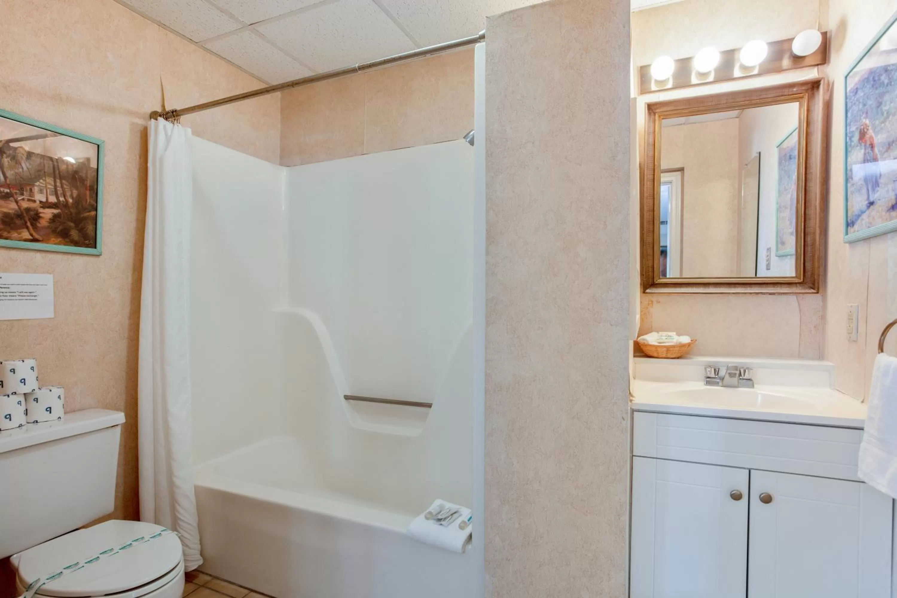 Bathroom in Edgewater Inn - Biloxi Beach