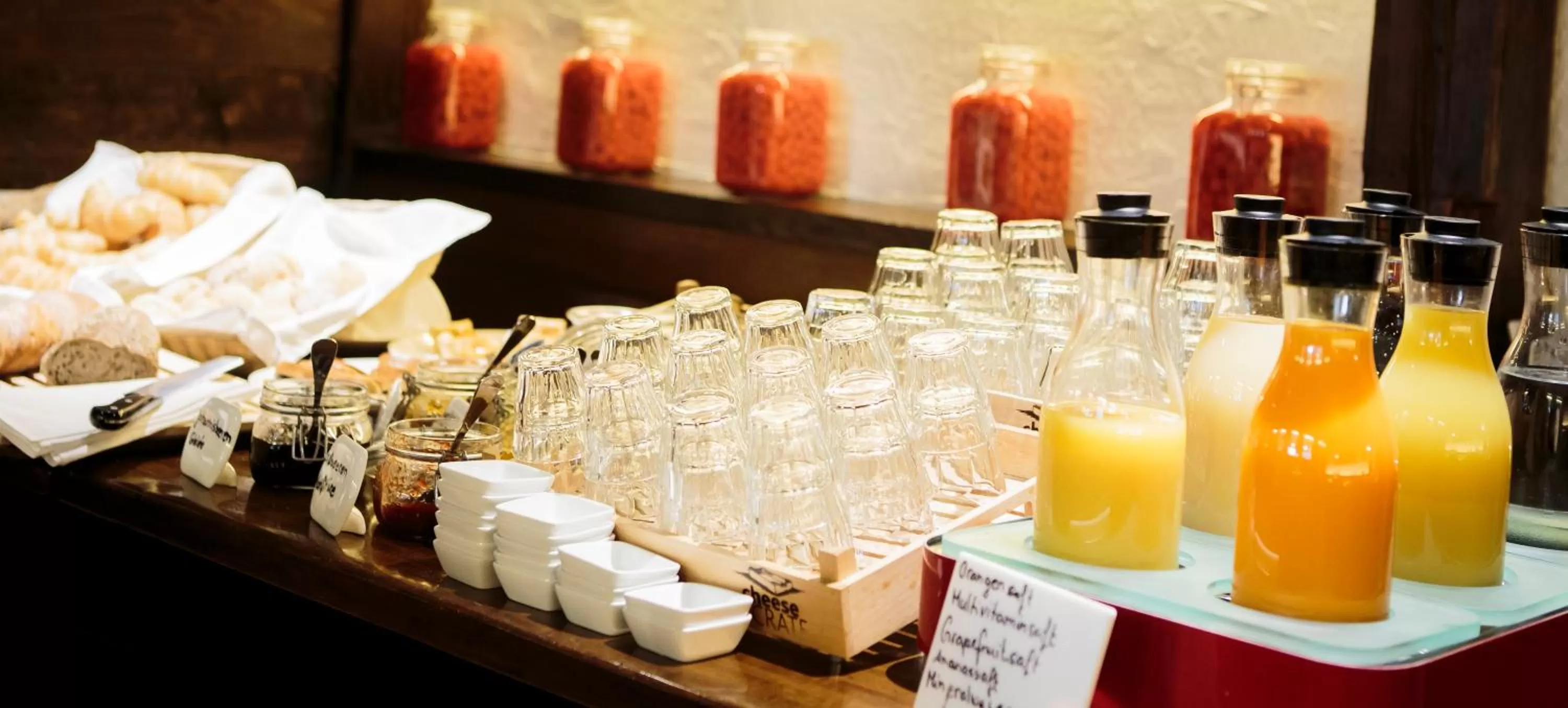 Buffet breakfast in Swiss-Chalet Merlischachen - Romantik Schloss-Hotel am See