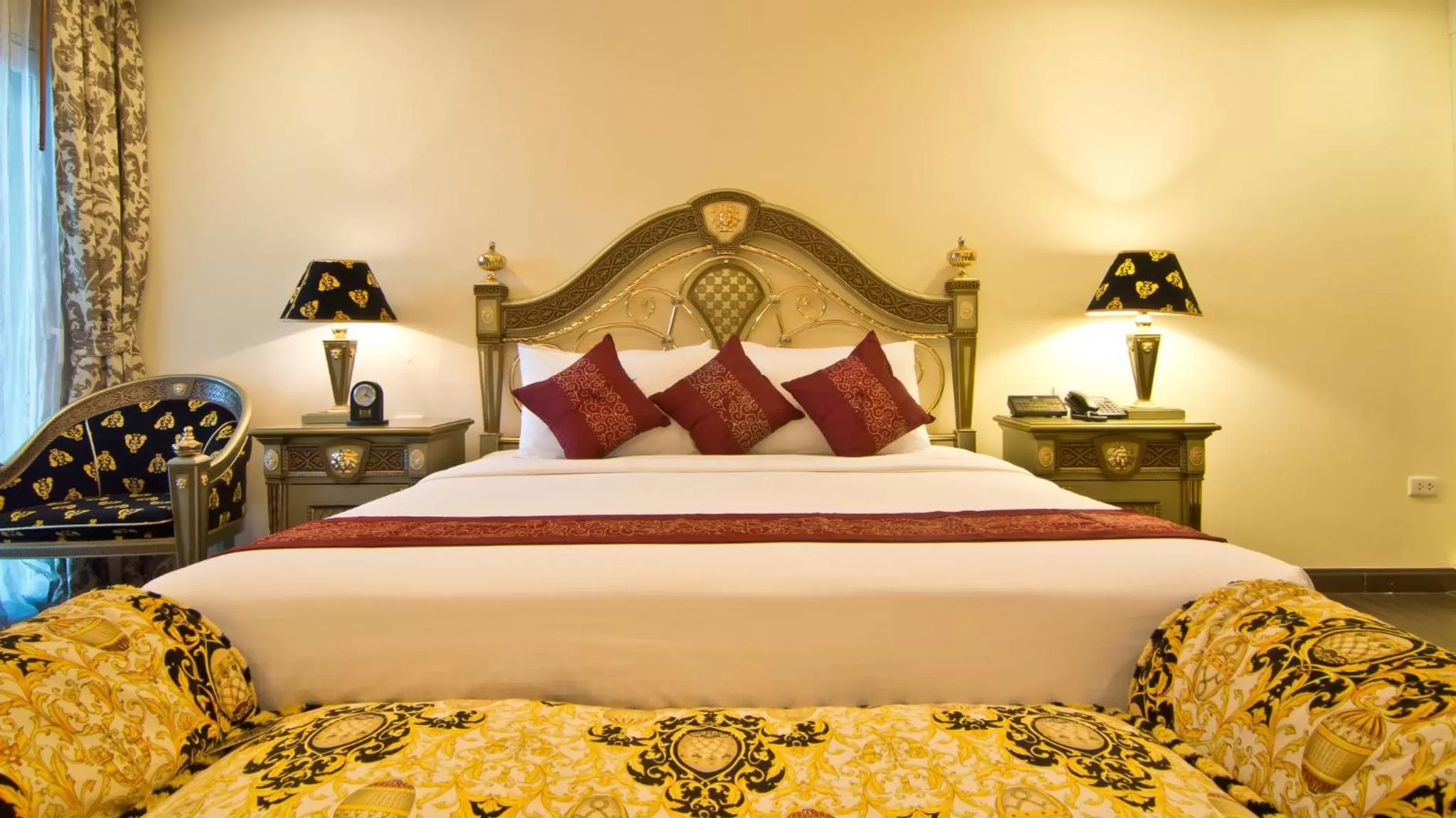 Photo of the whole room, Bed in LK Royal Suite