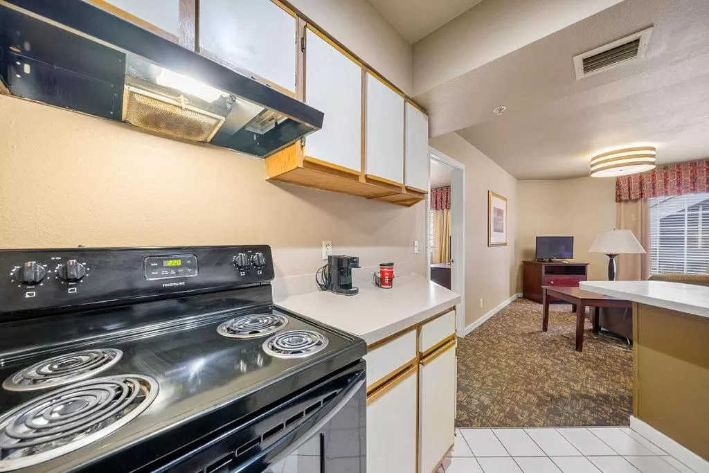 Kitchen or kitchenette, Kitchen/Kitchenette in The 505 Collection Buckhead