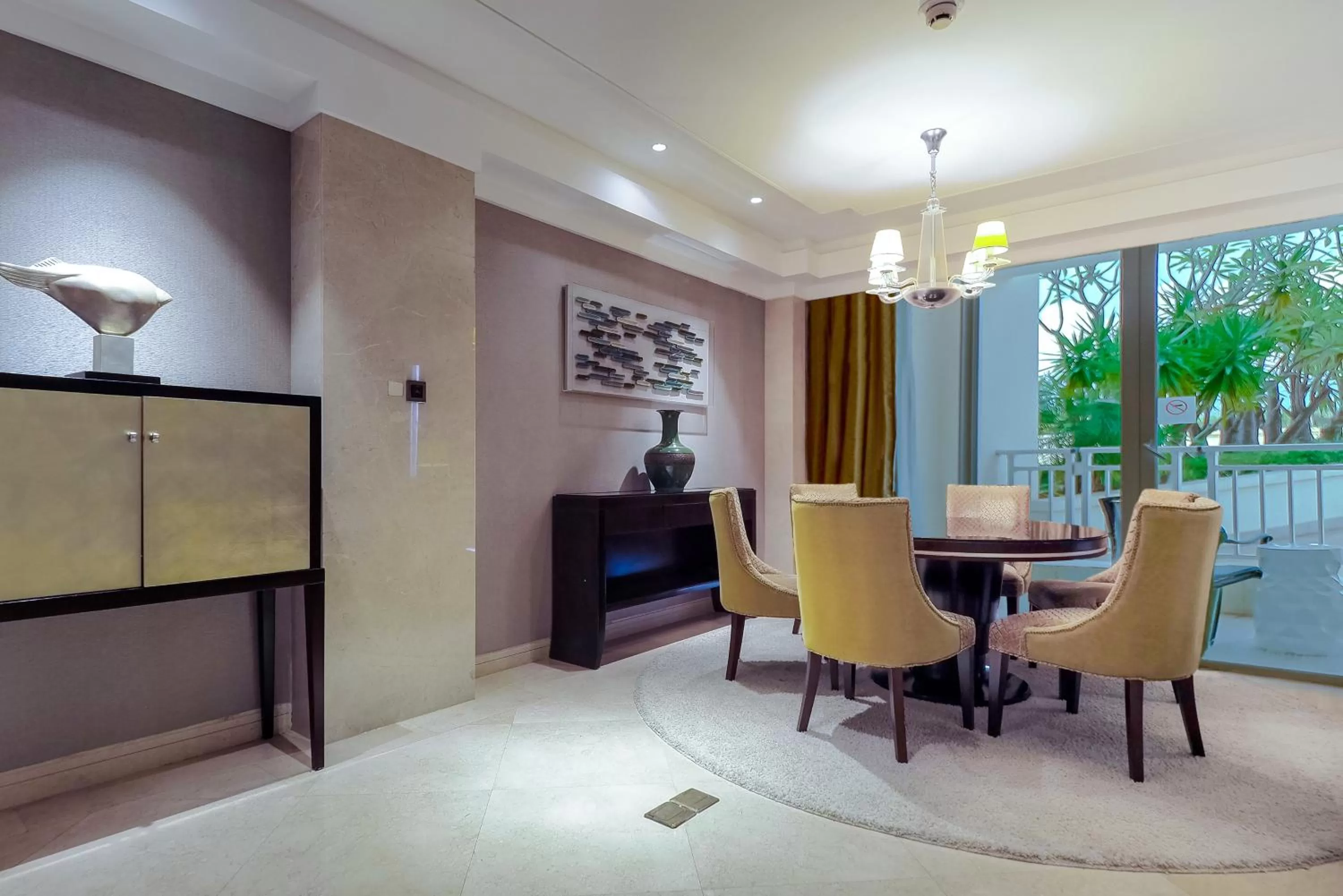 Living room in Sheraton Haikou Hotel