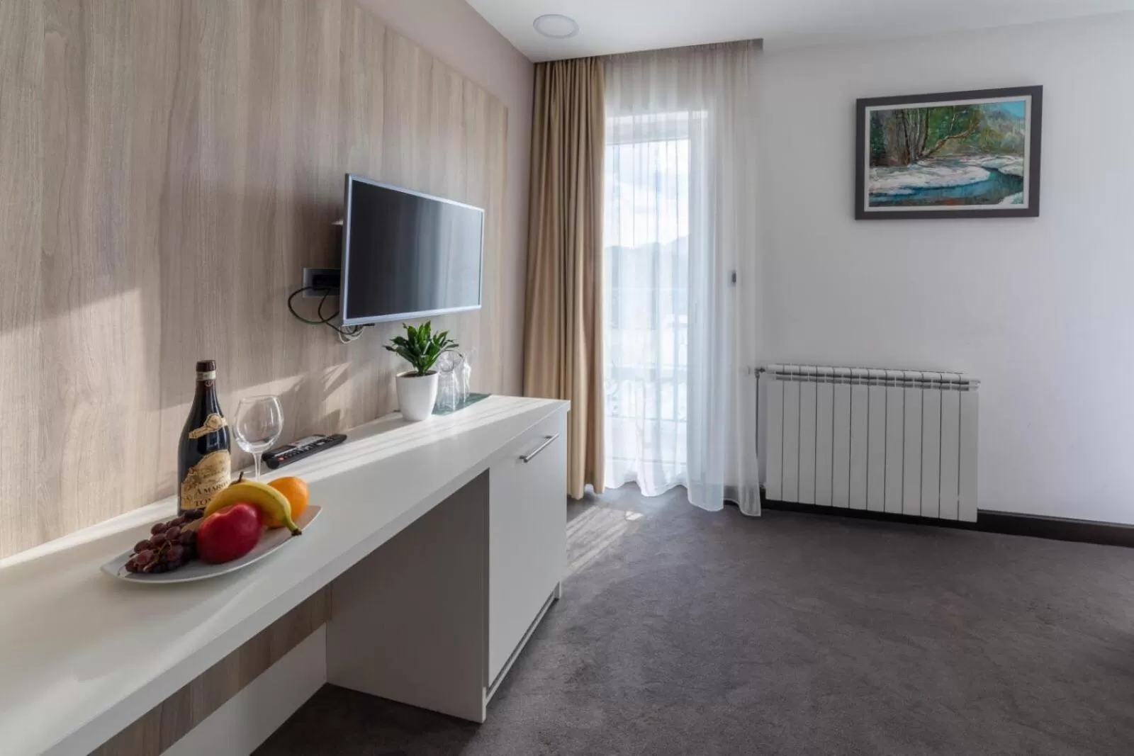 Day, TV/Entertainment Center in Hotel Berane