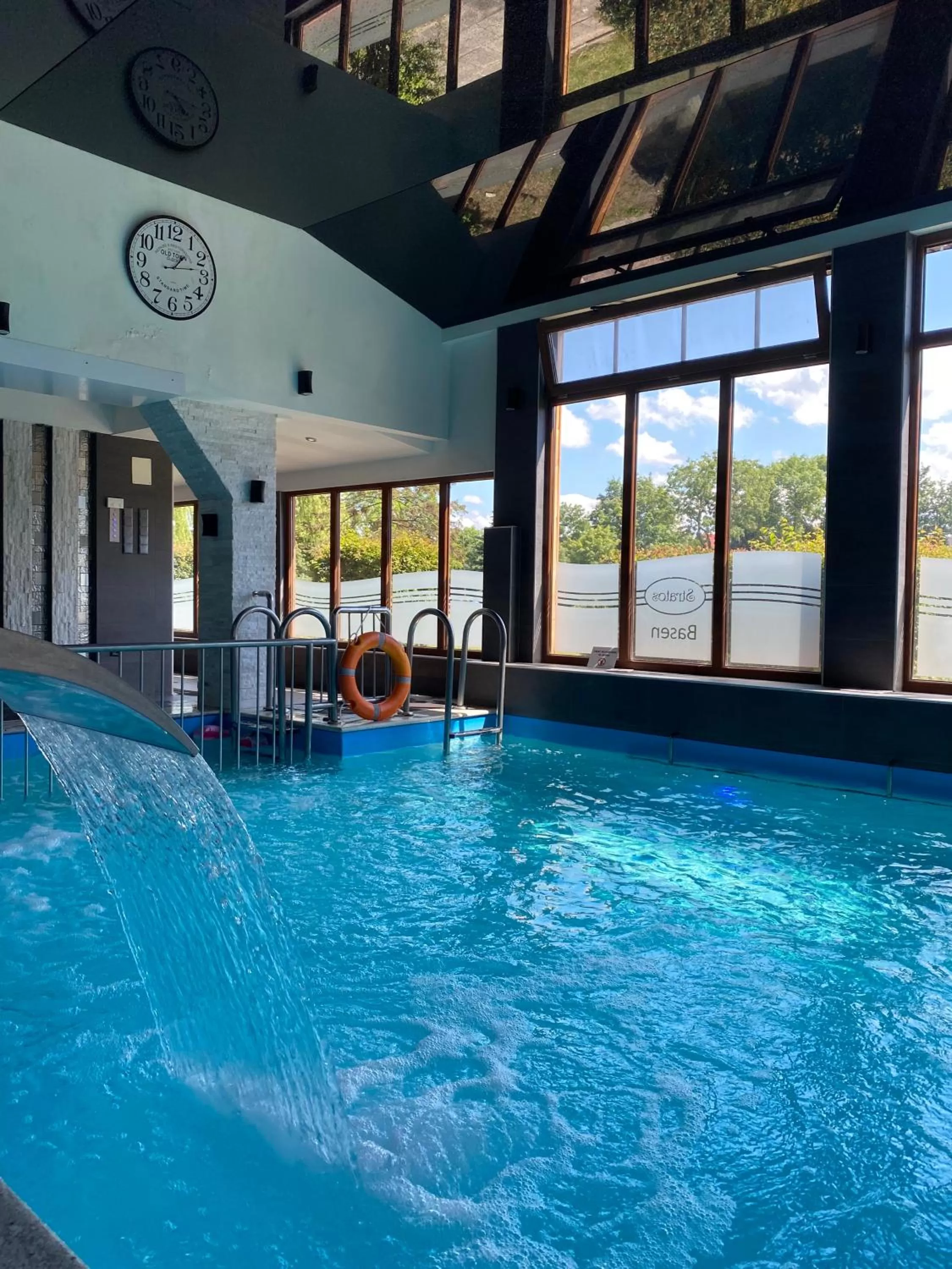 Swimming pool in Stratos