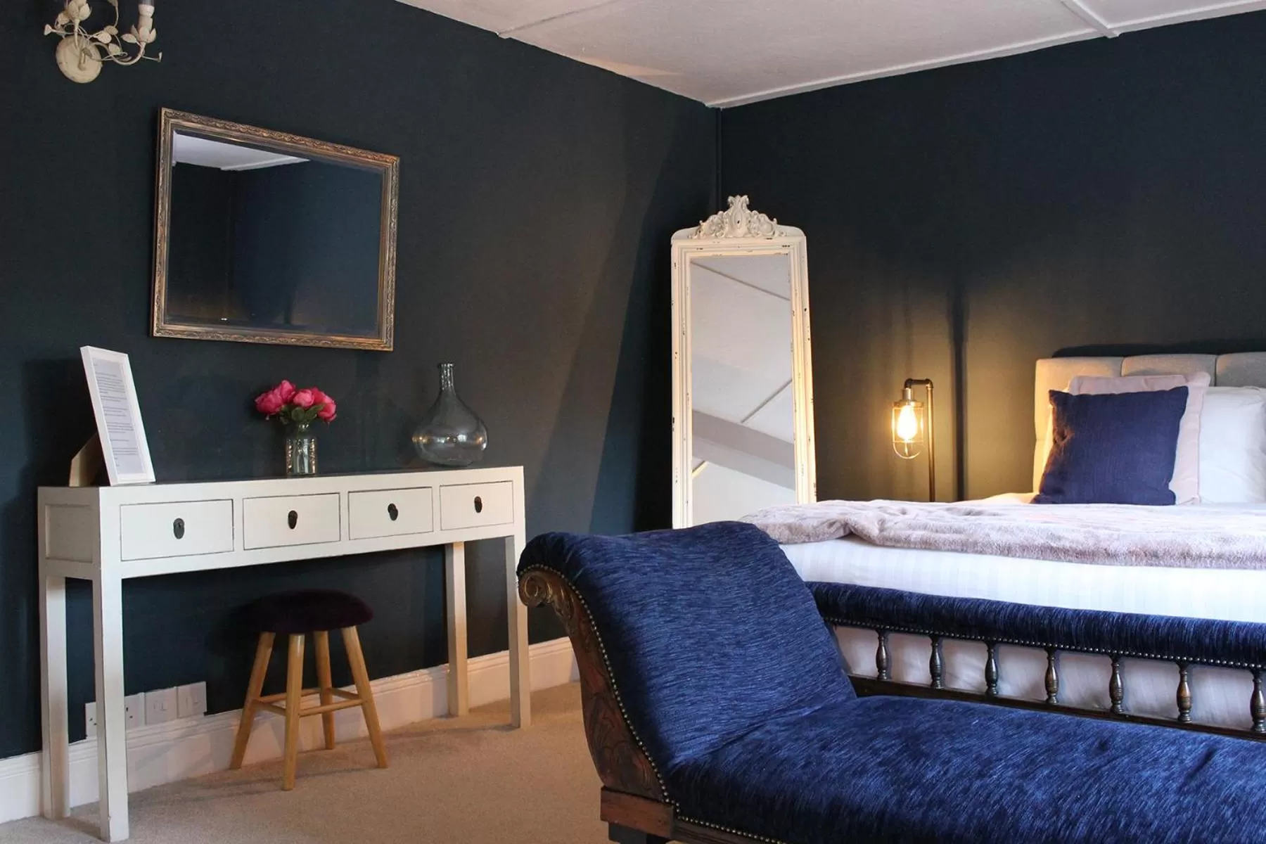 Bed in The Hatch Inn