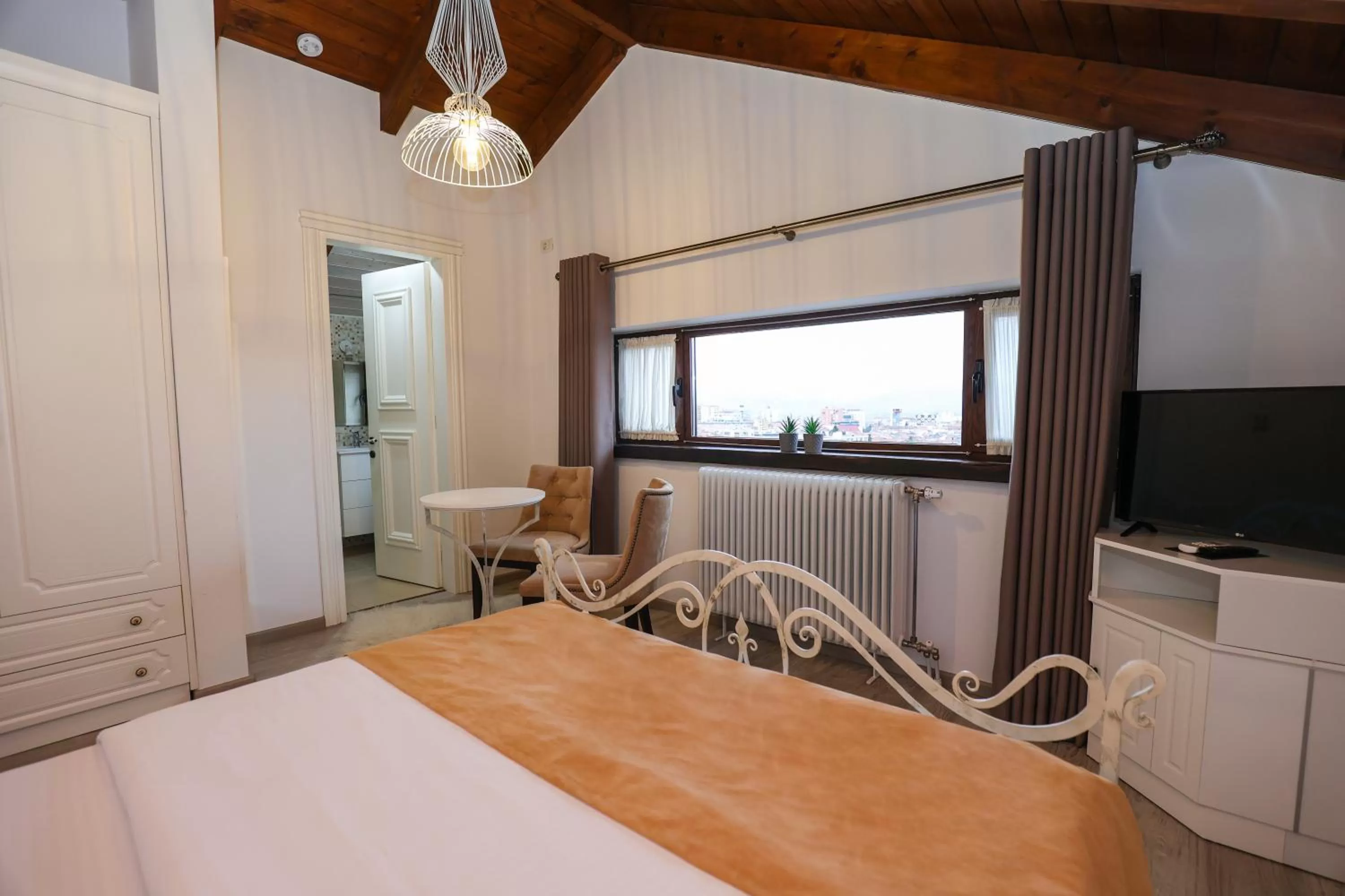 Photo of the whole room, Bed in Bujtina Oxhaku