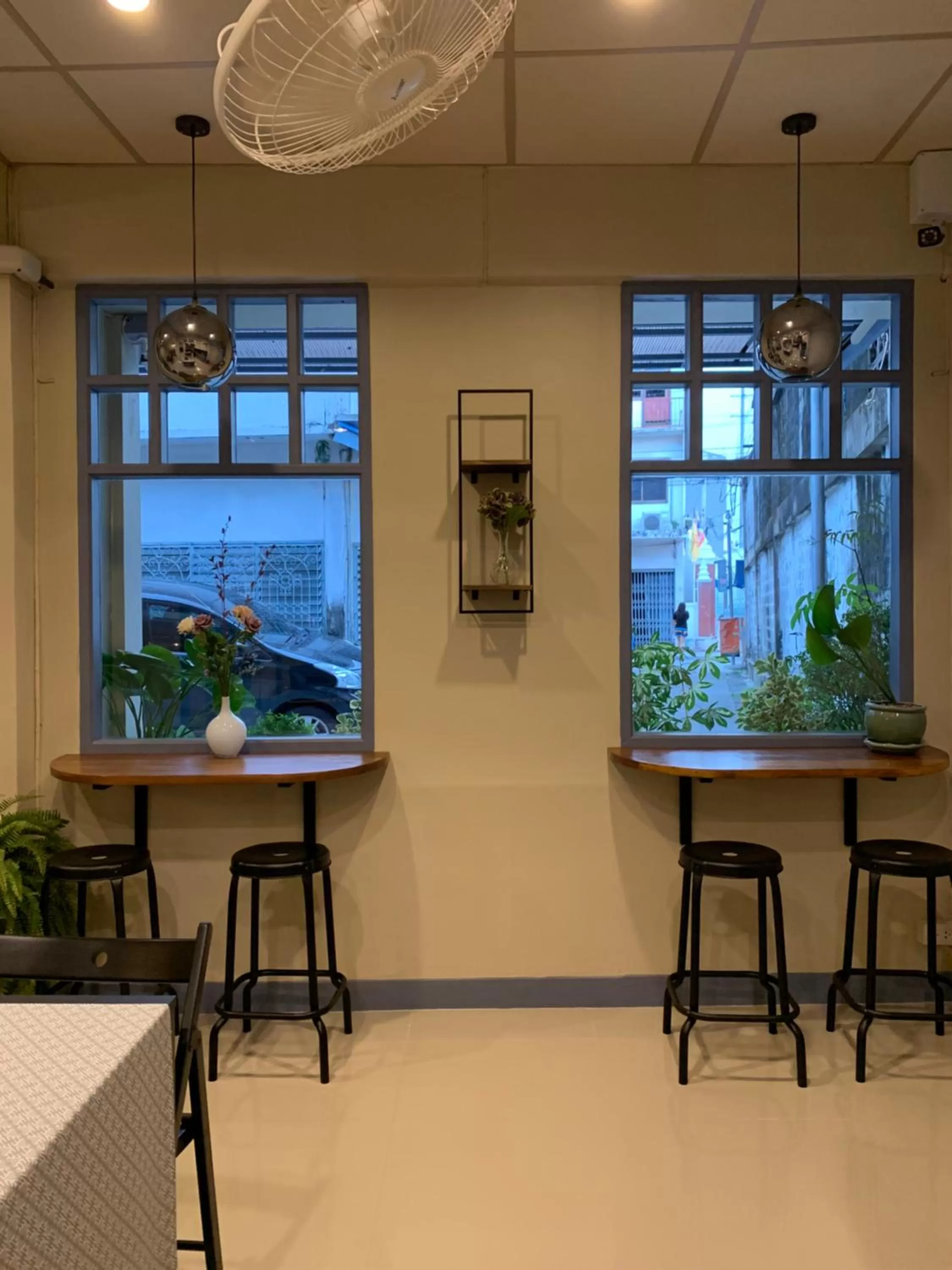 Lounge or bar in Achcha hotel - itsaraphap MRT station - Wat Arun