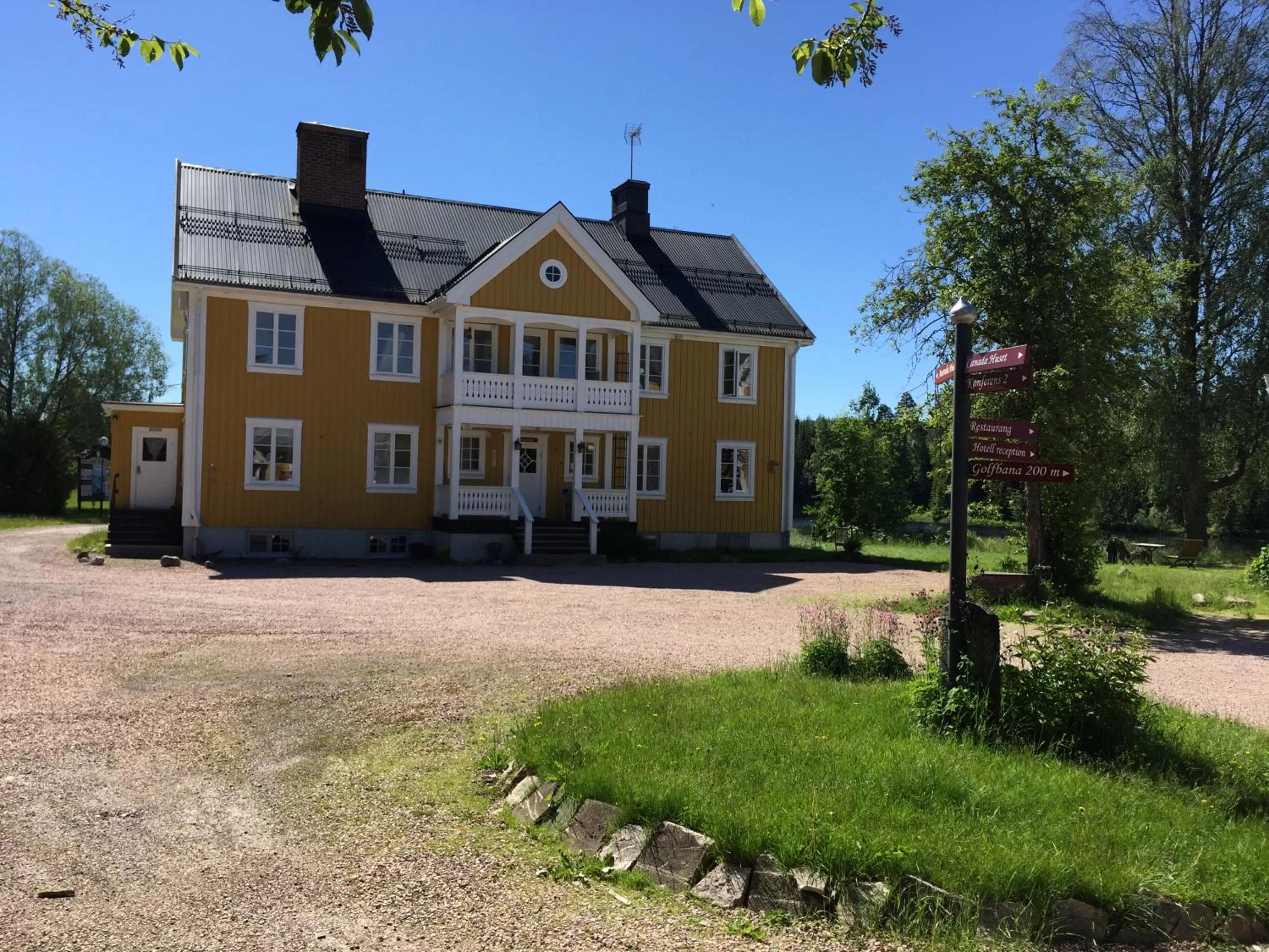 Facade/entrance, Property Building in Värdshuset Lugnet