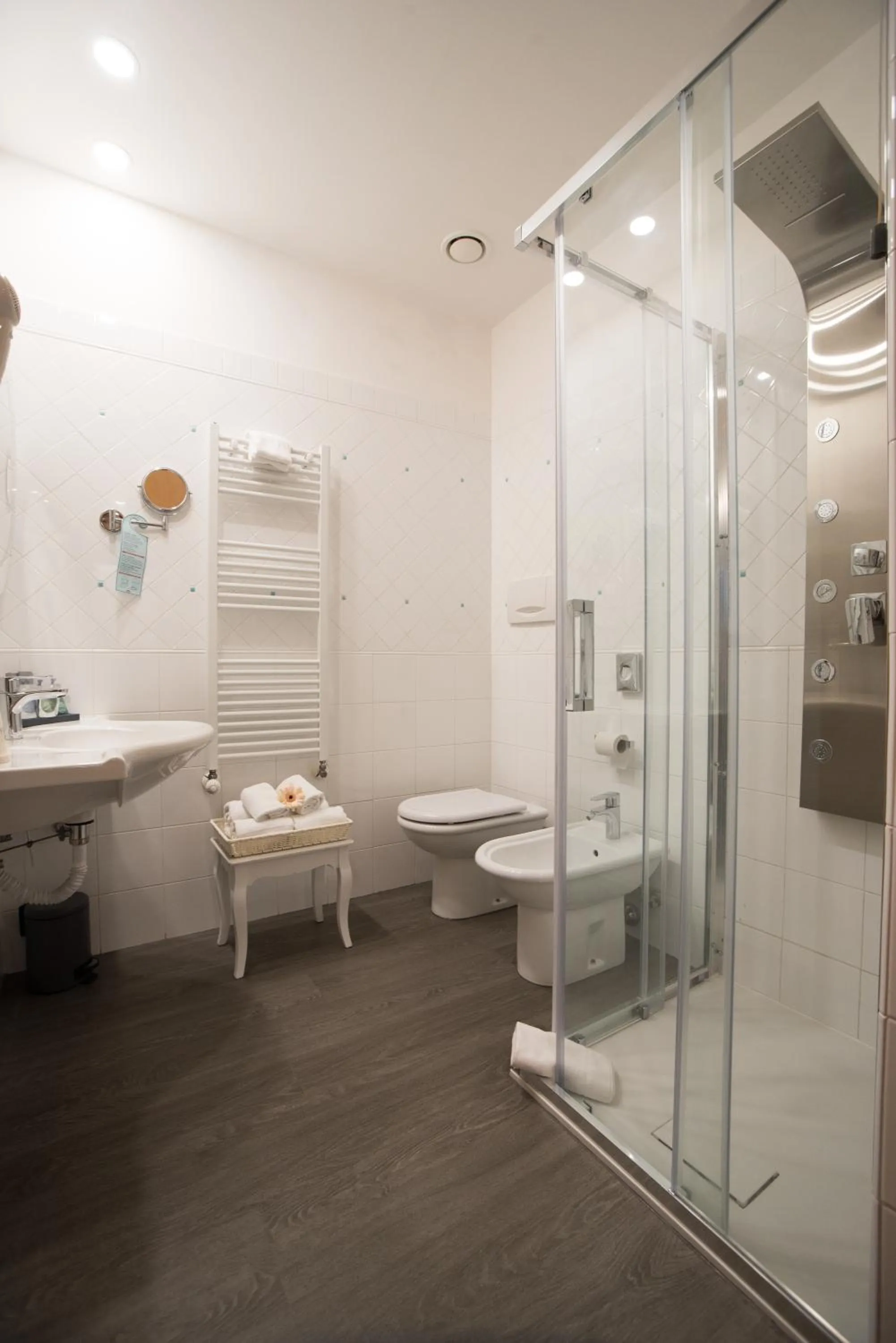 Bathroom in Hotel Ristorante Ala d'Oro