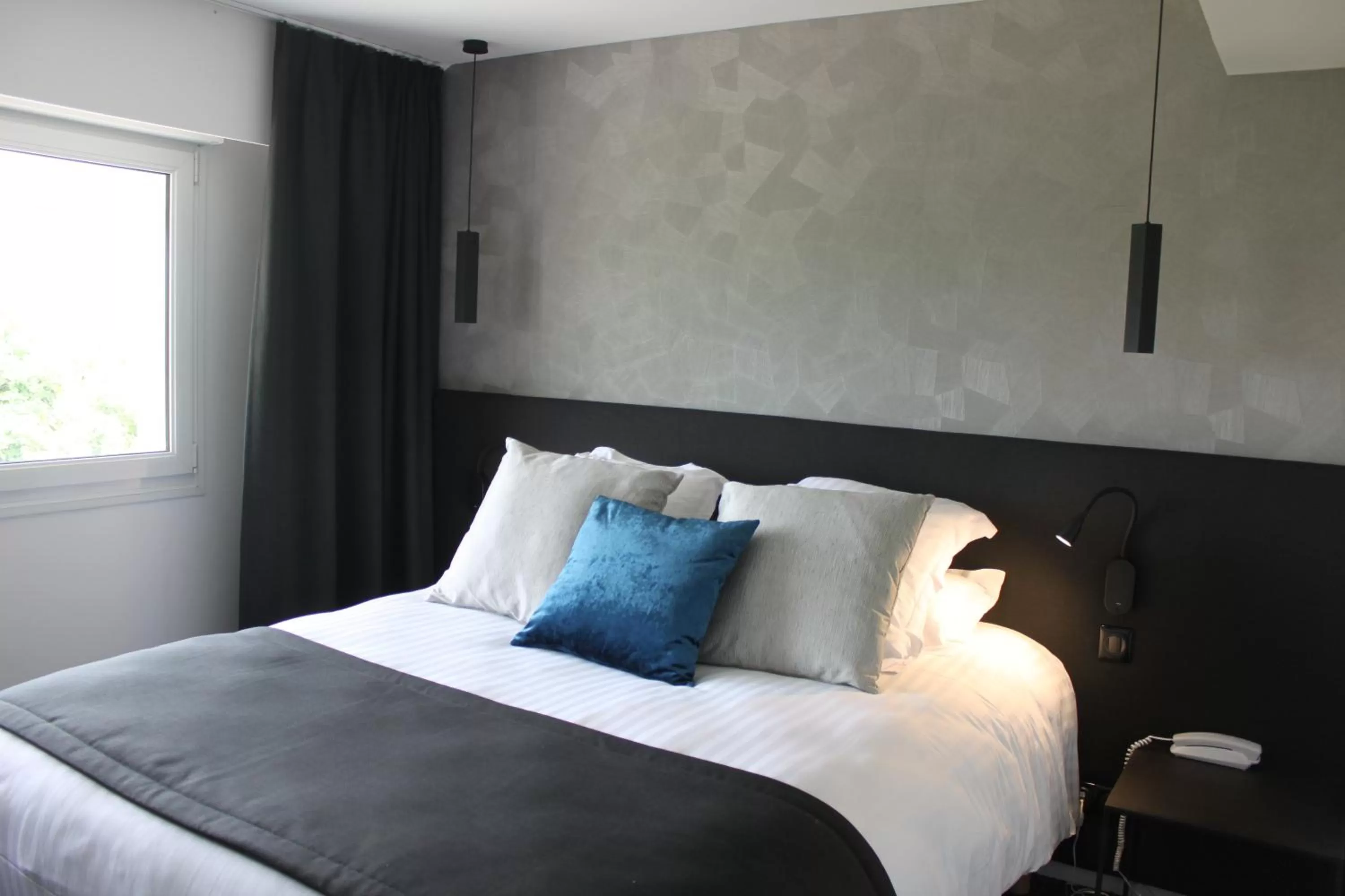 Bed in Best Western L'Aquarium Arras Nord