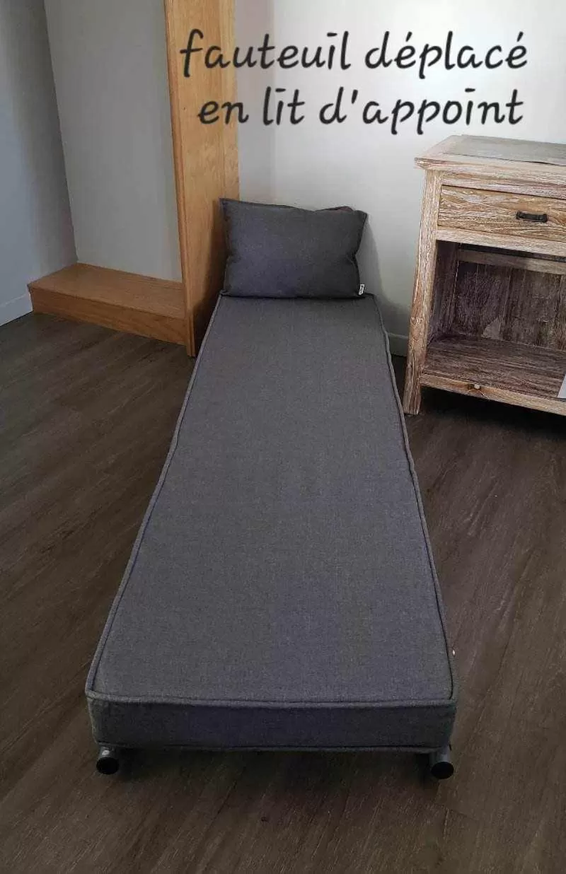 Bed in Motel Shantik