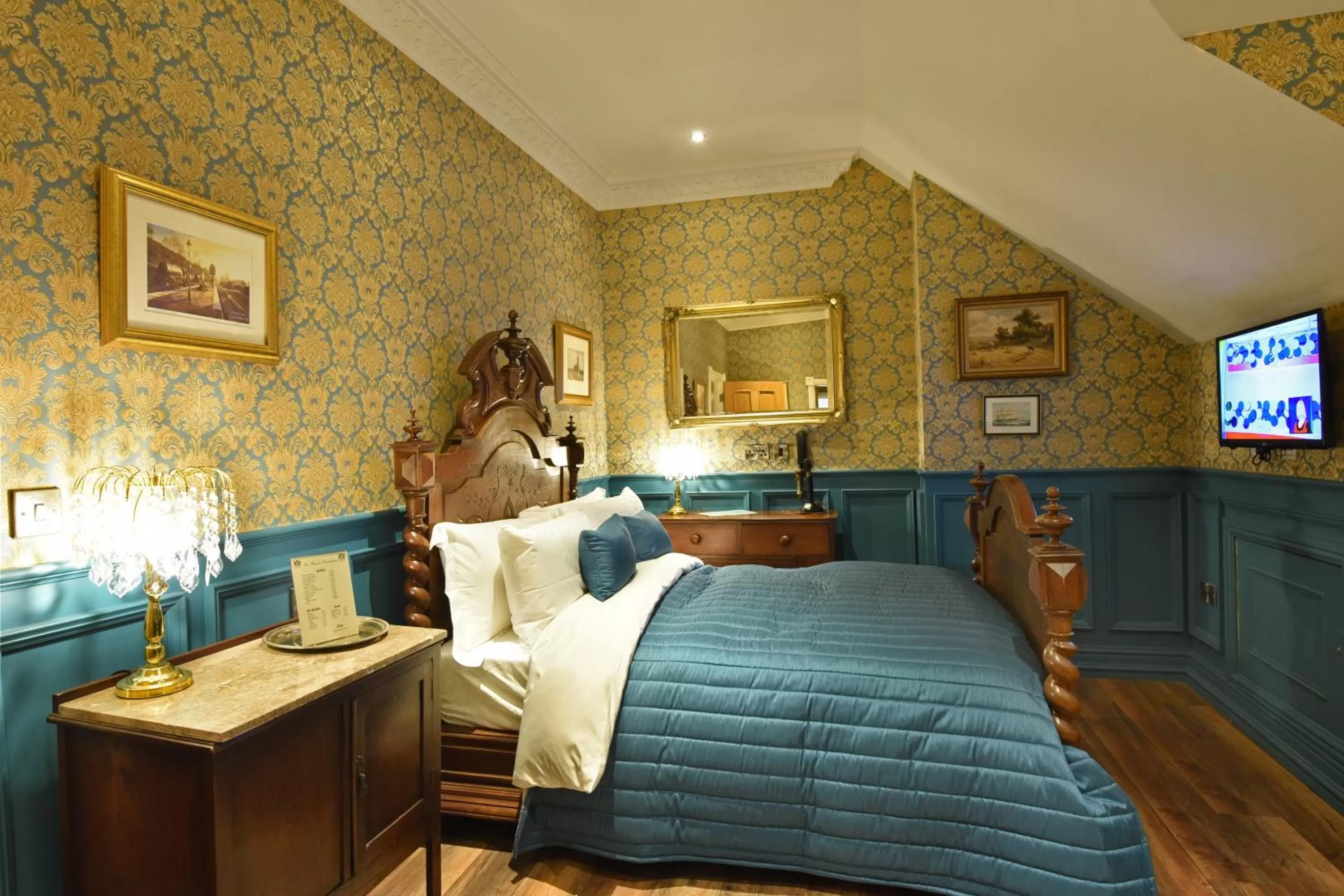 Bed in The Aston Tavern